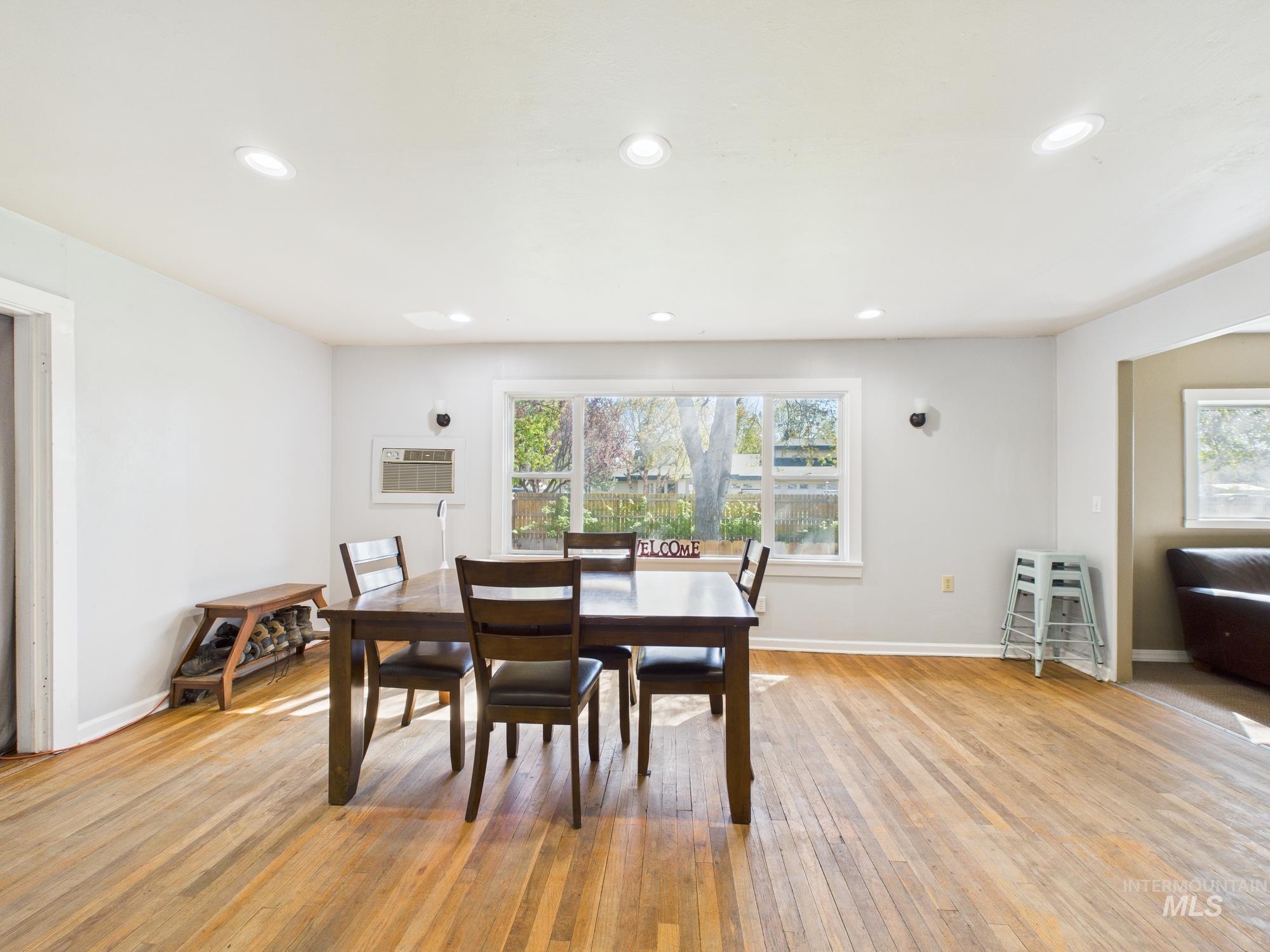 201 E 12th Street Property Photo 12