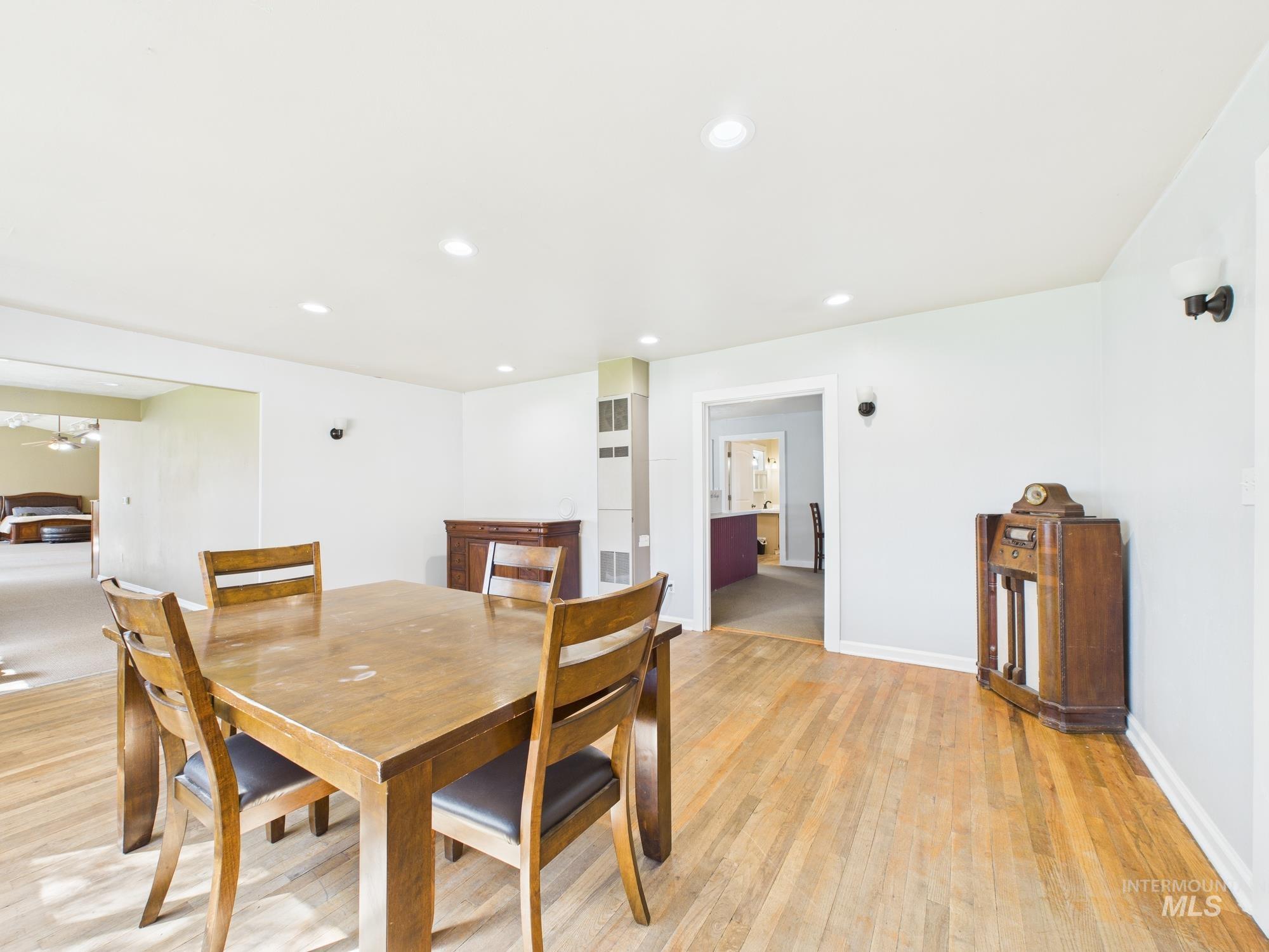 201 E 12th Street Property Photo 14