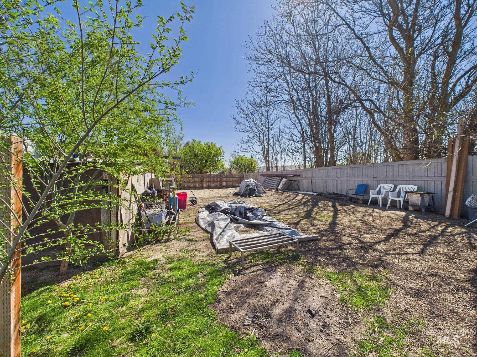 201 E 12th Street Property Photo 42