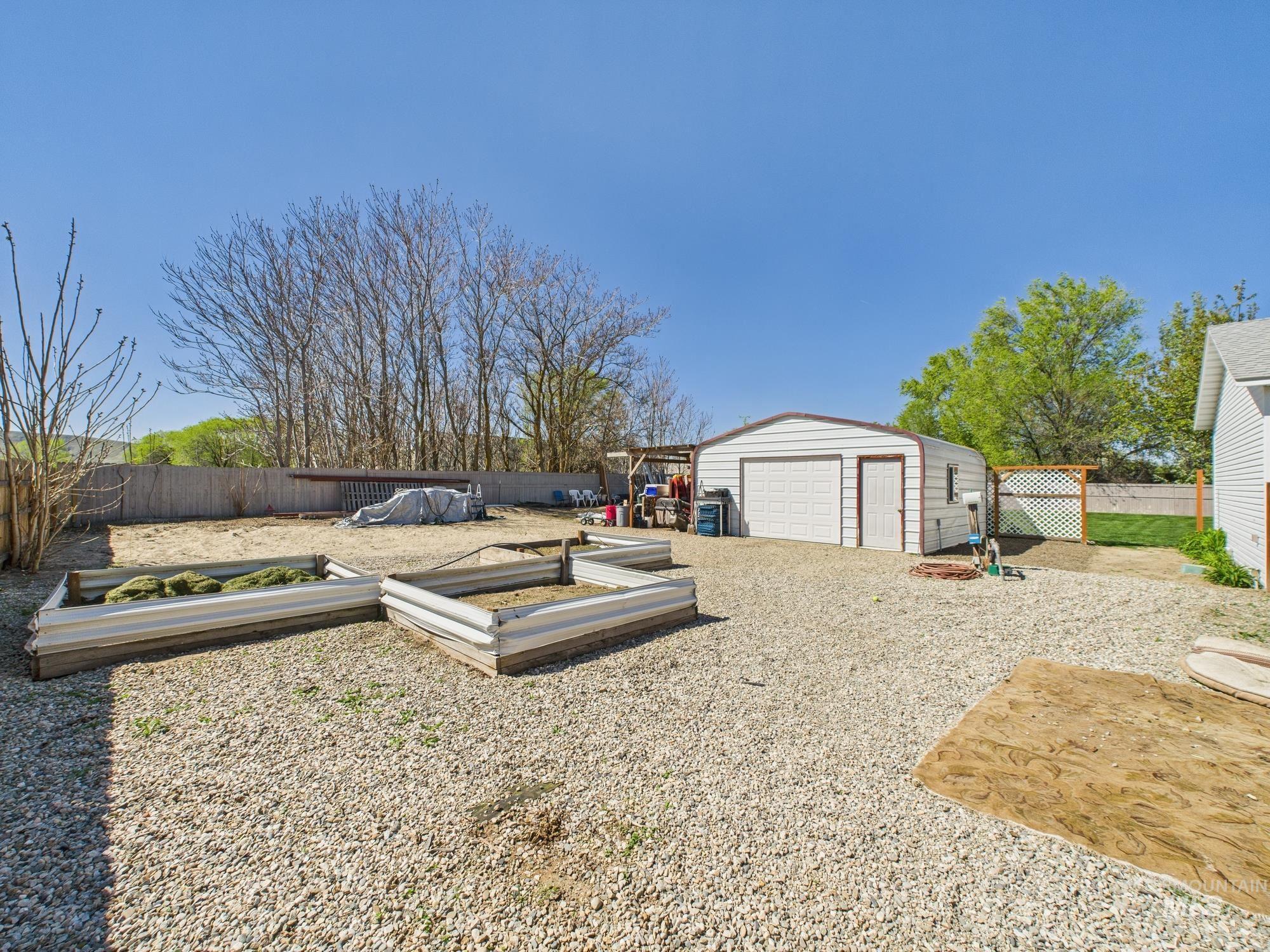 201 E 12th Street Property Photo 45