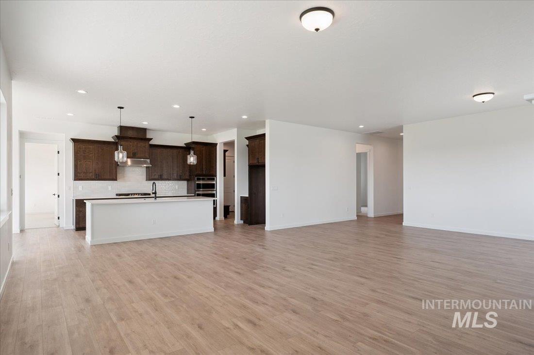 8652 Wingspread Way Property Photo 6