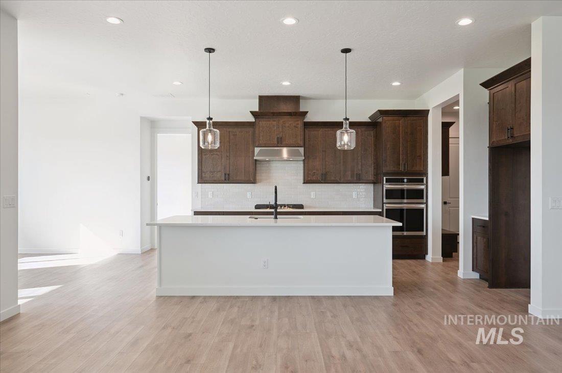 8652 Wingspread Way Property Photo 7