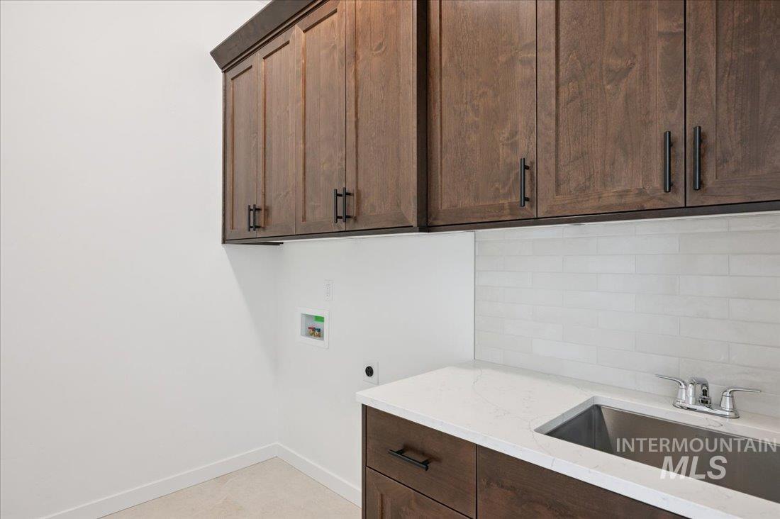 8652 Wingspread Way Property Photo 13