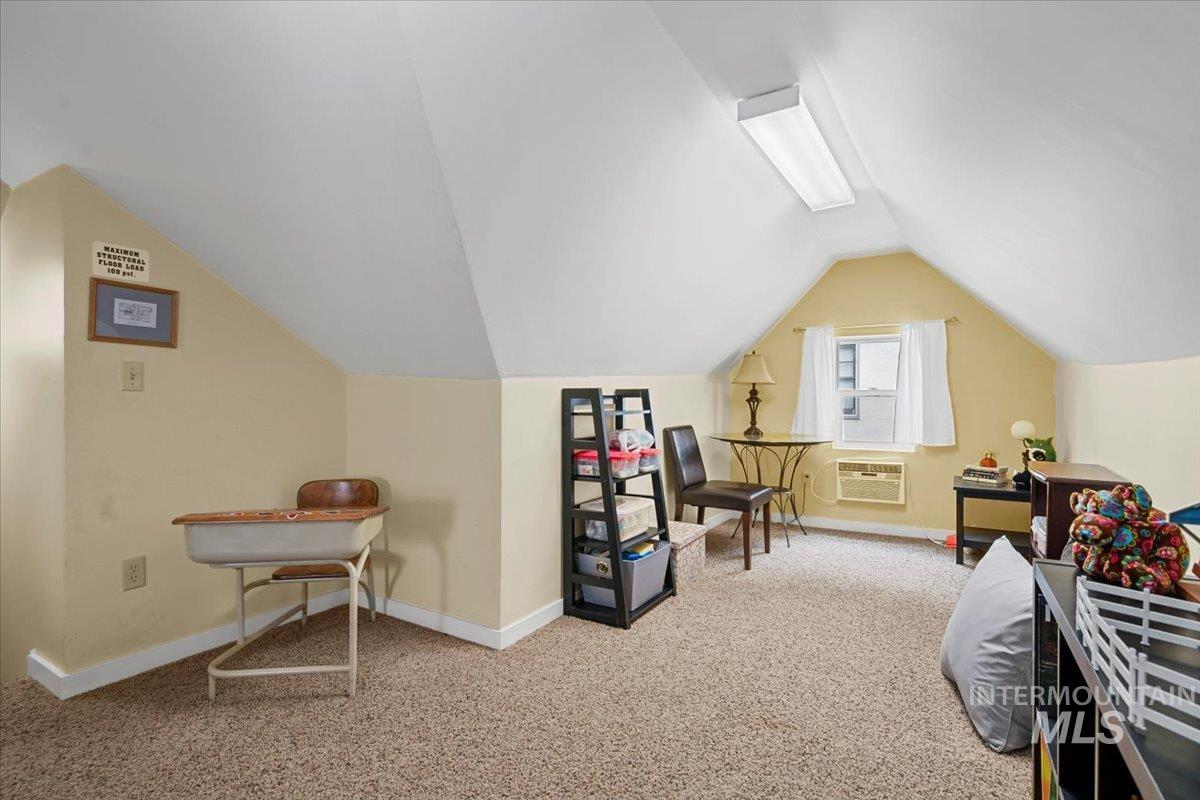 1010 W Hays St Property Photo 19