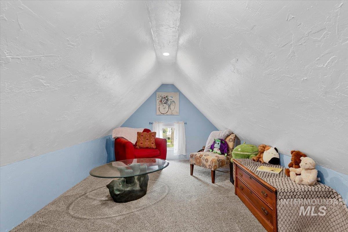 1010 W Hays St Property Photo 20