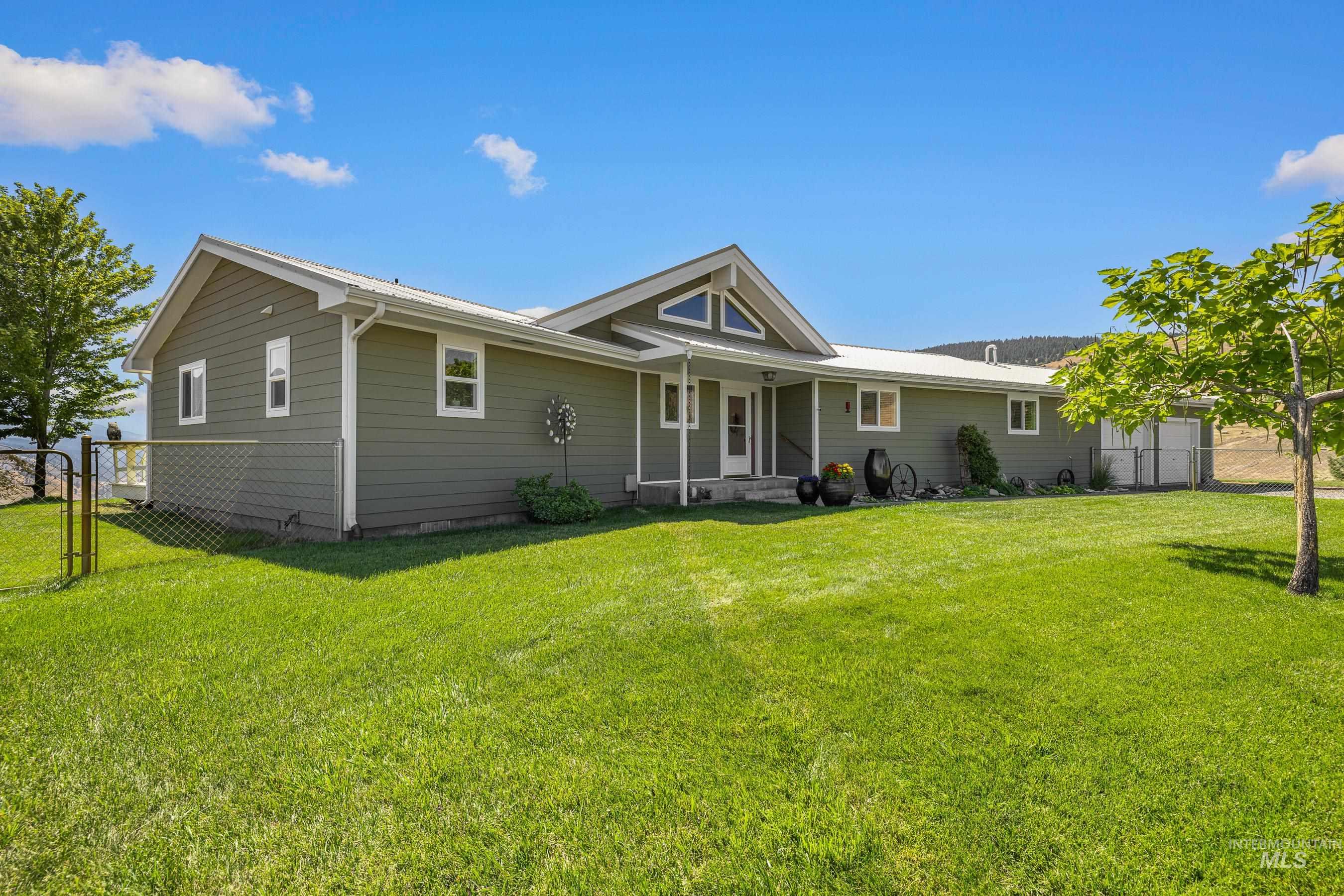 584 Whitewater Wilderness Drive Property Photo 6