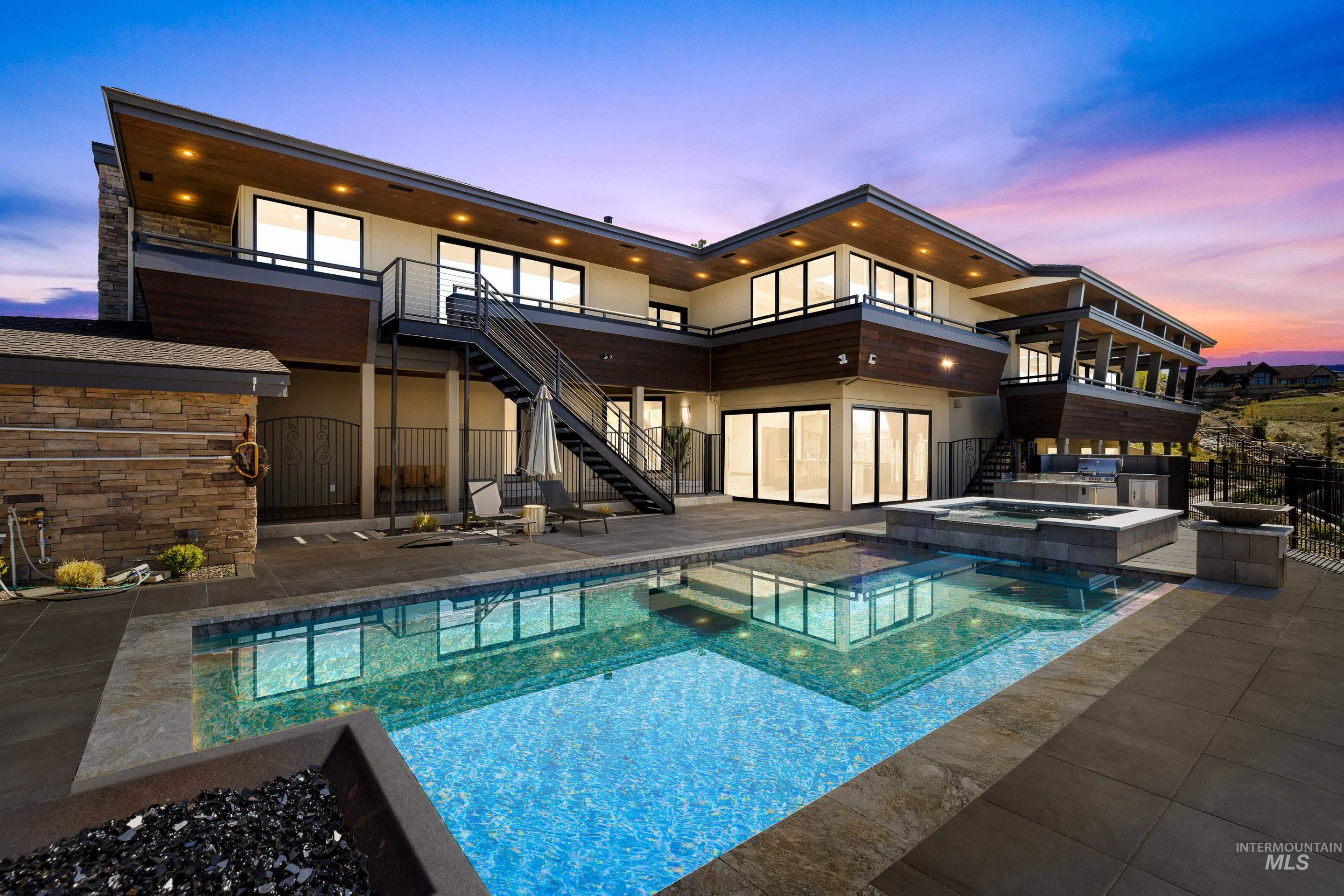 146 W Skylark Drive Property Photo 2