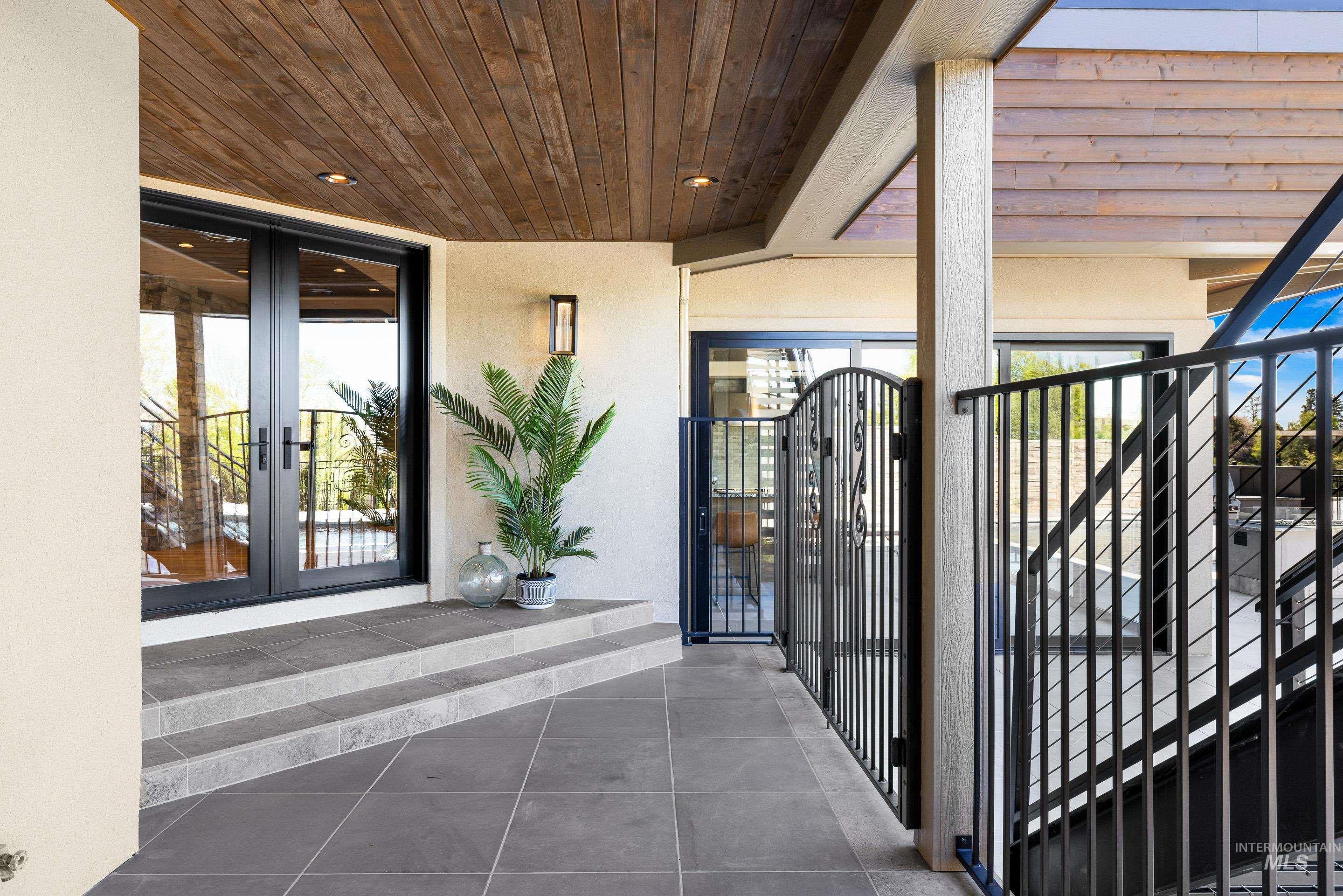 146 W Skylark Drive Property Photo 3