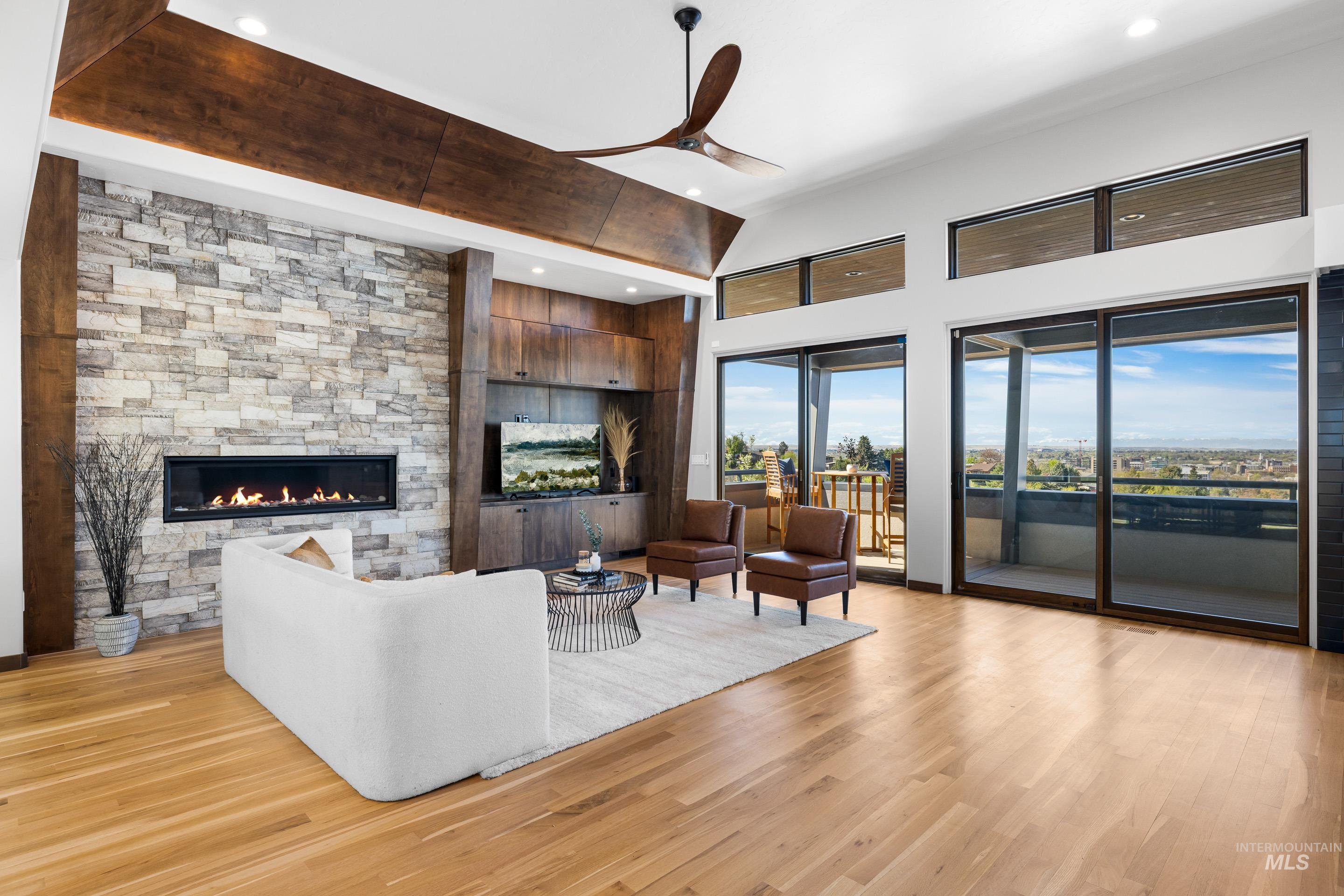 146 W Skylark Drive Property Photo 4