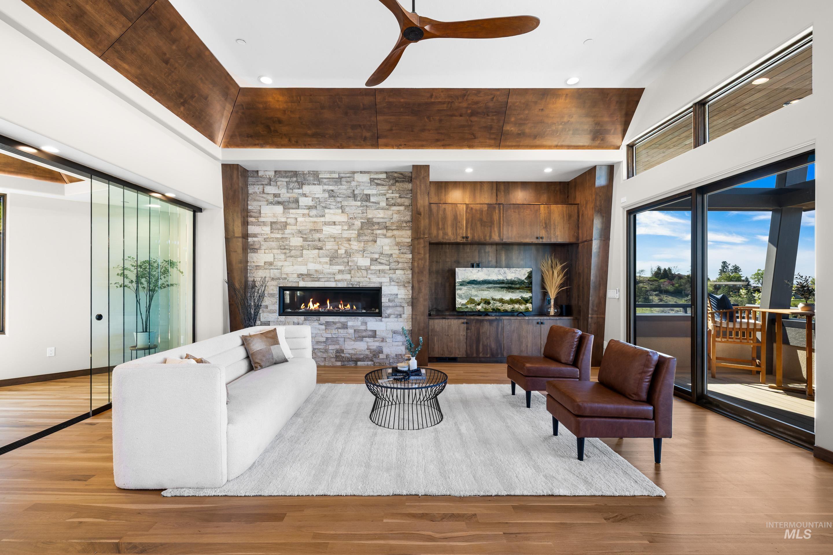 146 W Skylark Drive Property Photo 6