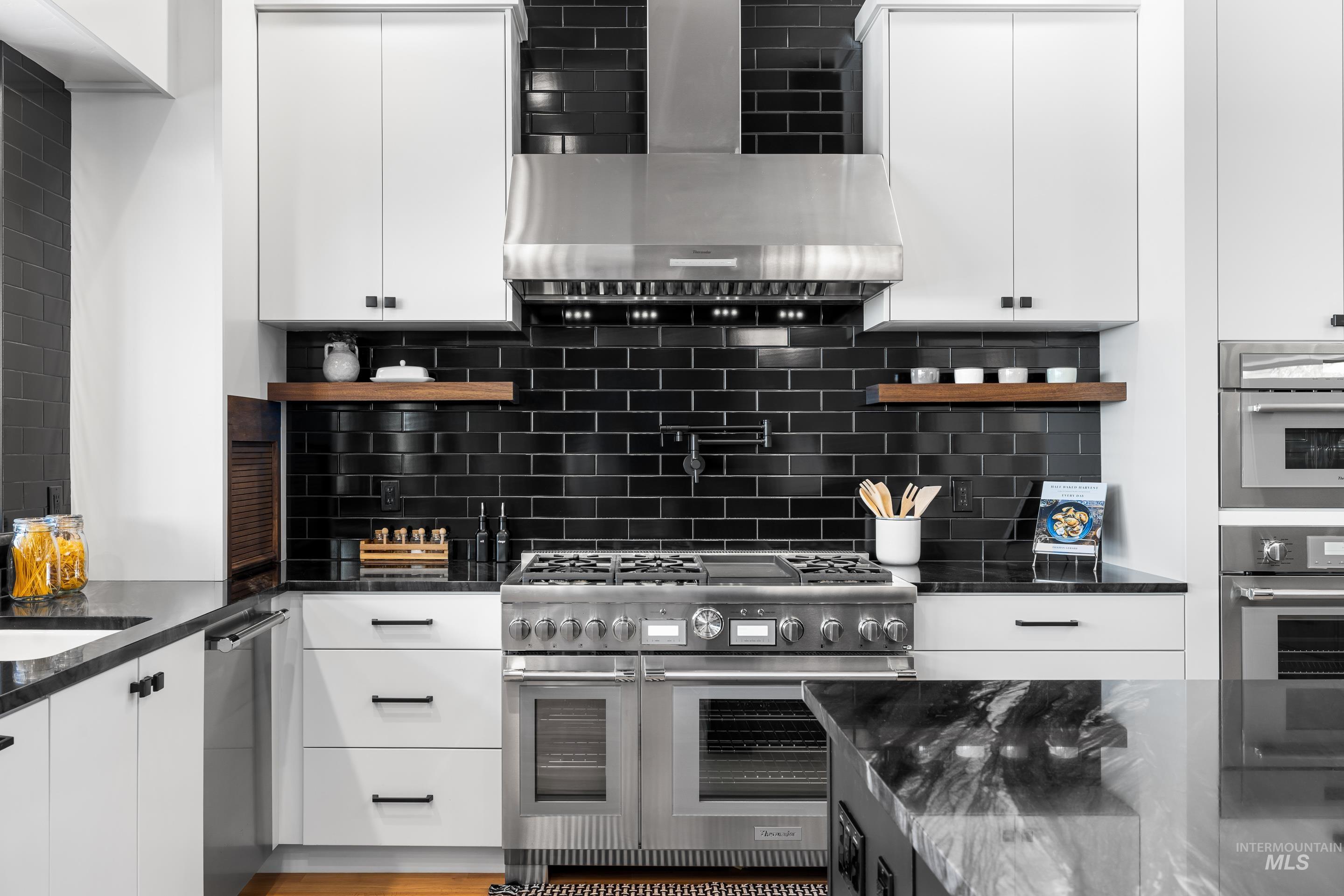 146 W Skylark Drive Property Photo 13