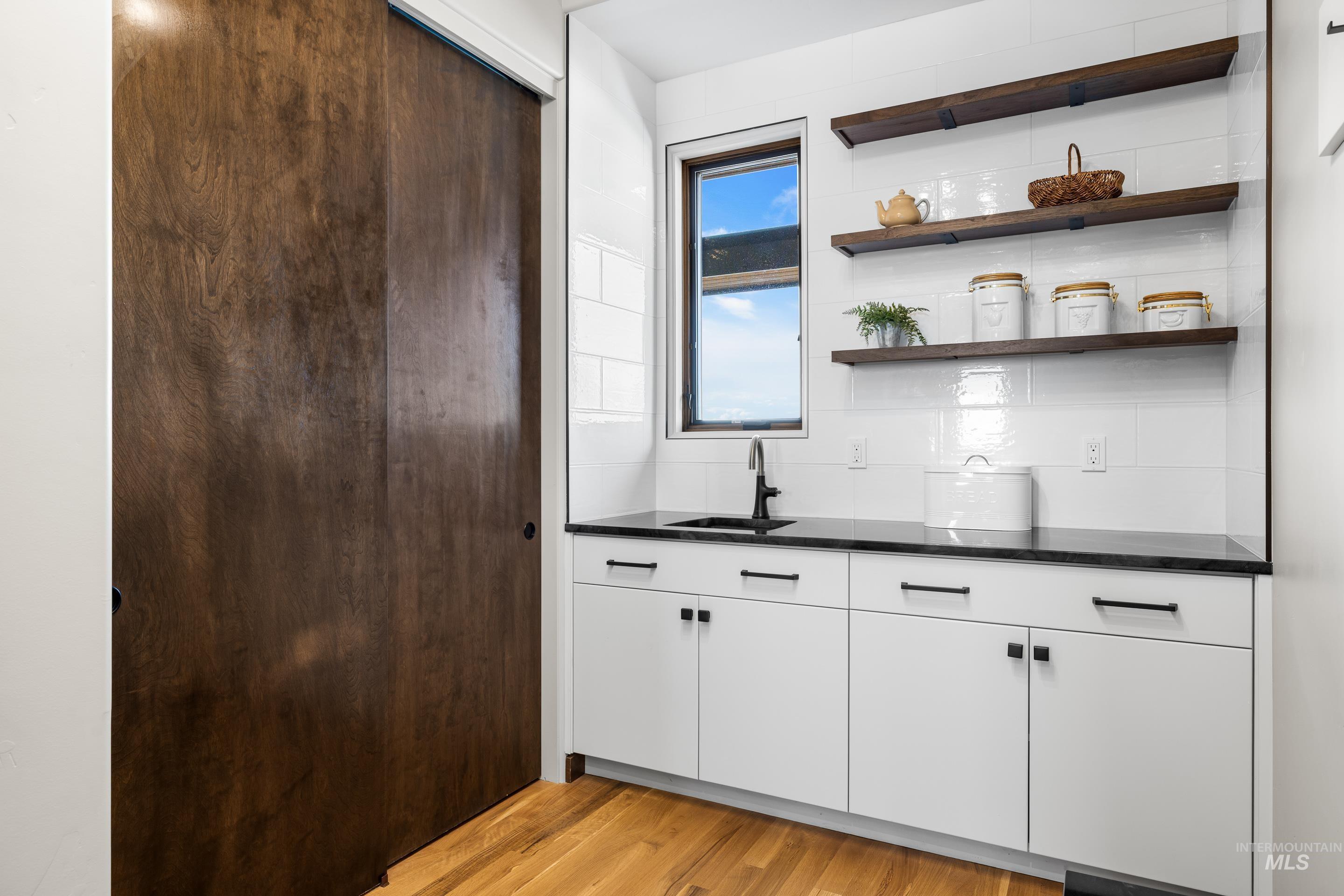 146 W Skylark Drive Property Photo 17