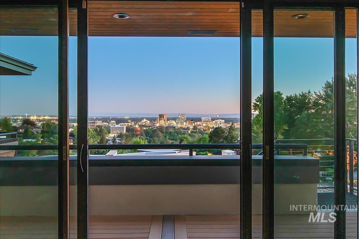 146 W Skylark Drive Property Photo 23