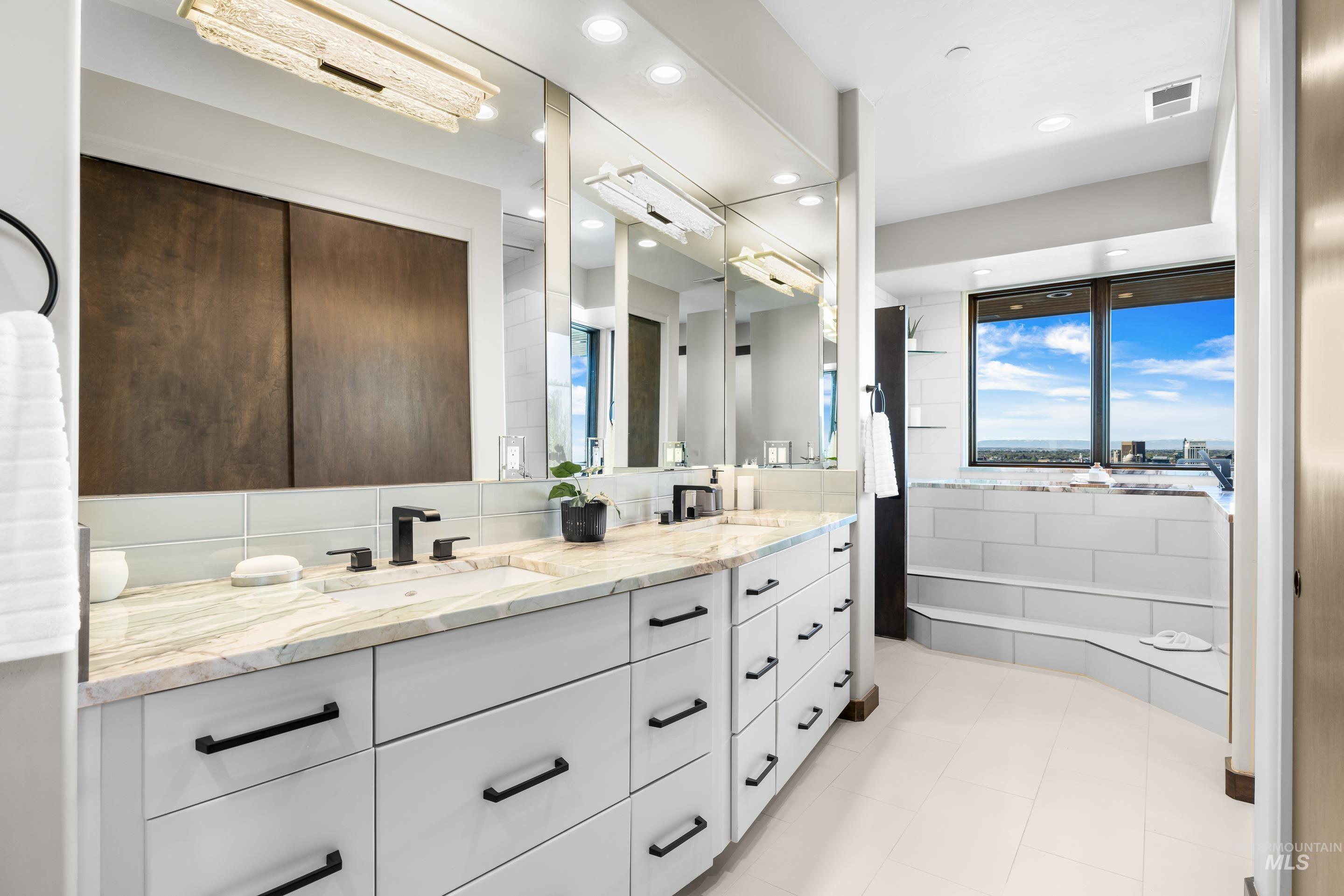 146 W Skylark Drive Property Photo 24