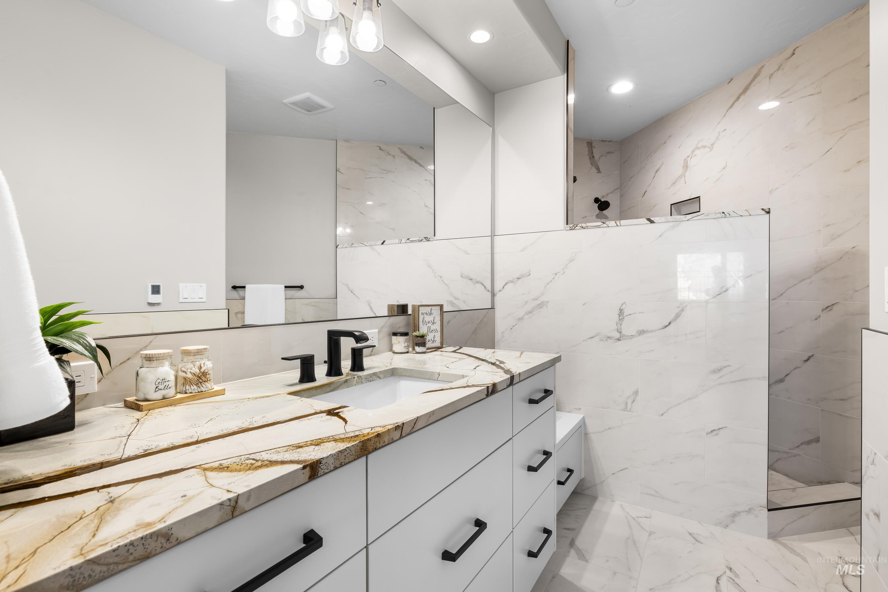 146 W Skylark Drive Property Photo 38