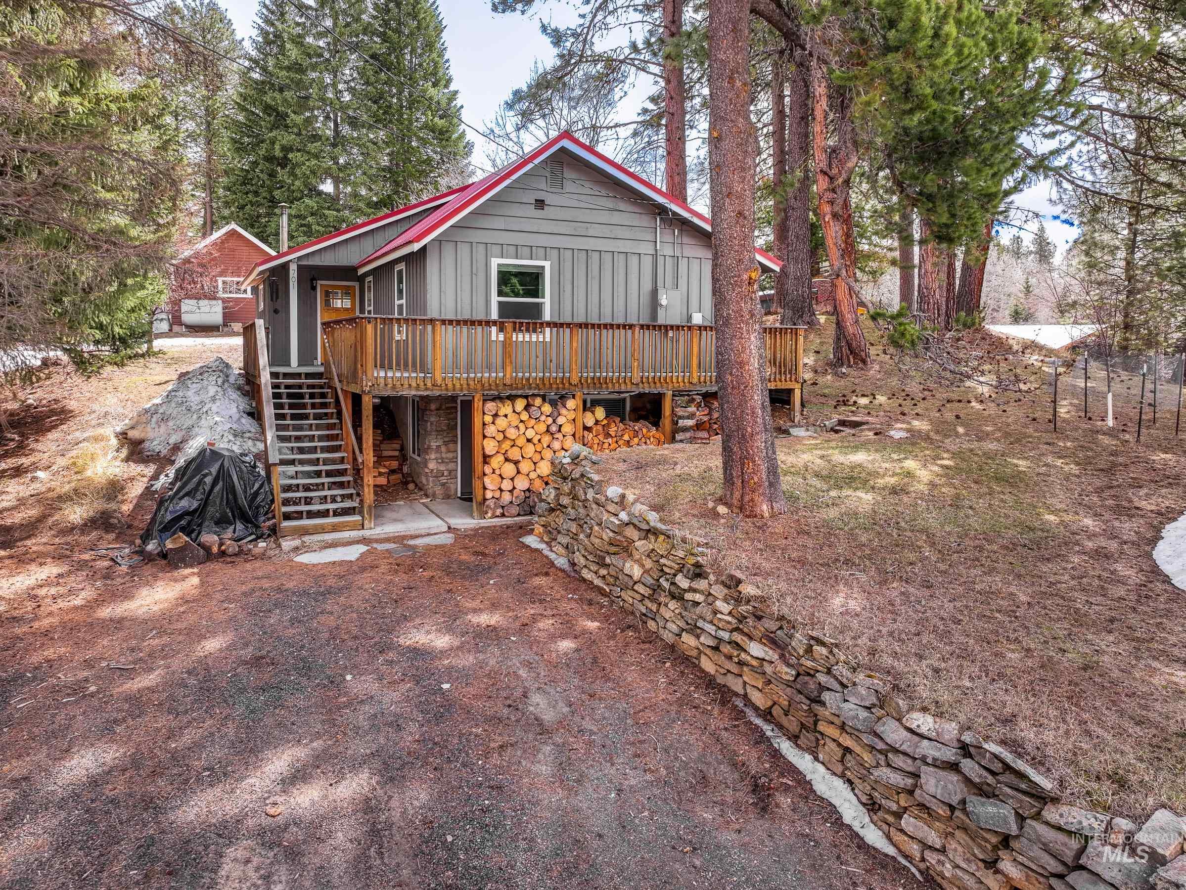 701 Kasper Street Property Photo