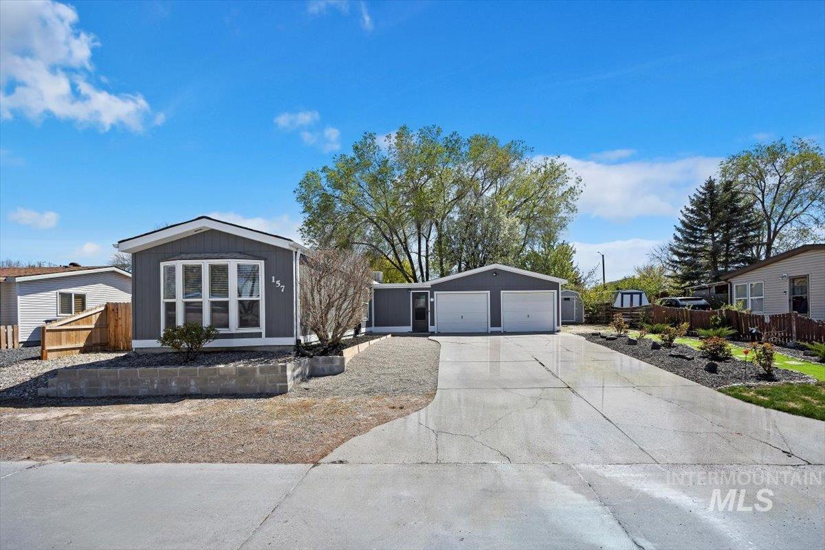 157 Twin Cir Property Photo