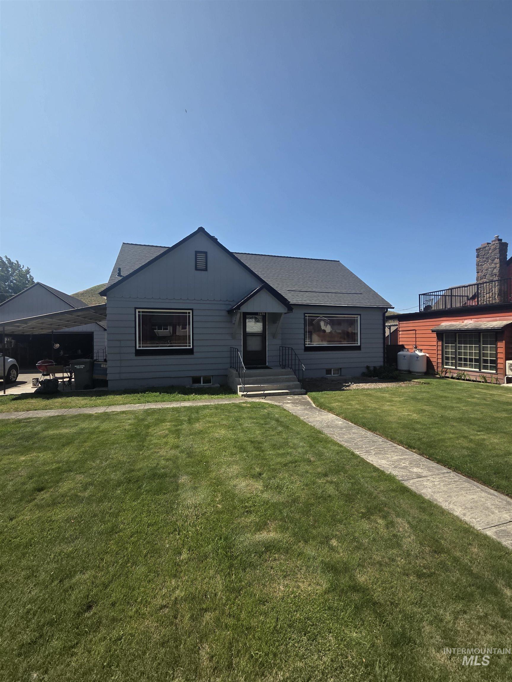 1270 Main Street Property Photo 1