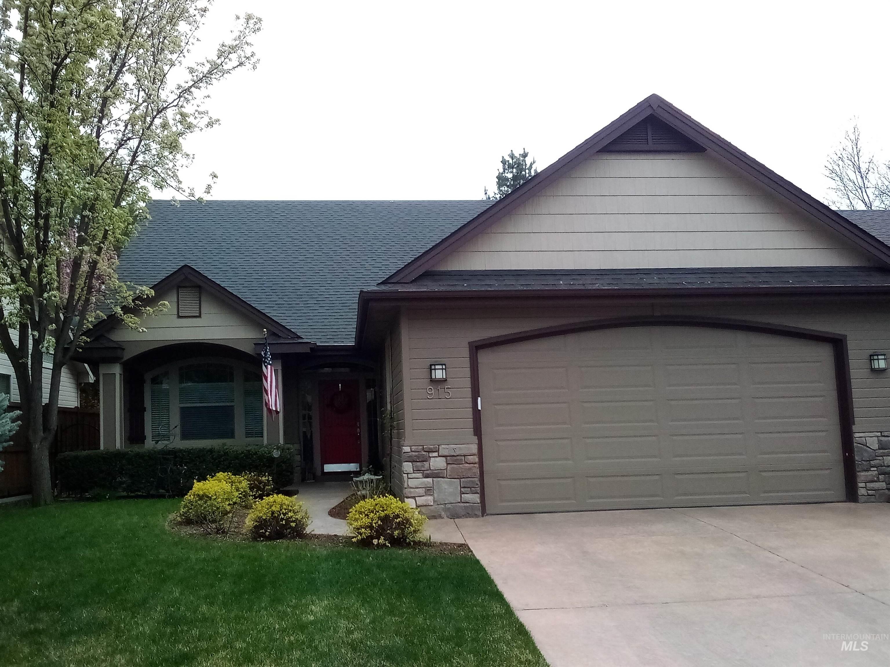 915 E Thunderbird Ct. Property Photo 1