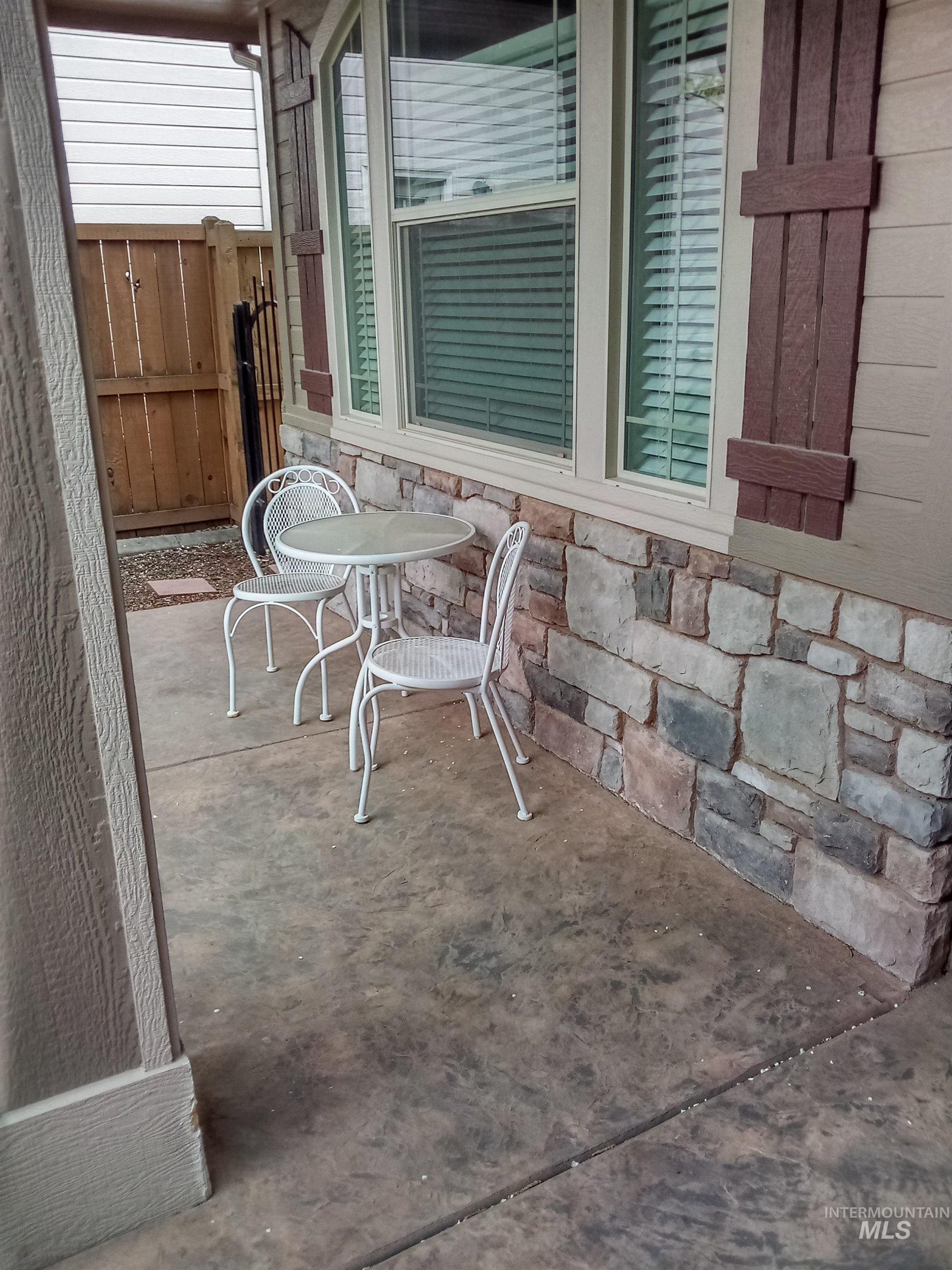 915 E Thunderbird Ct. Property Photo 4