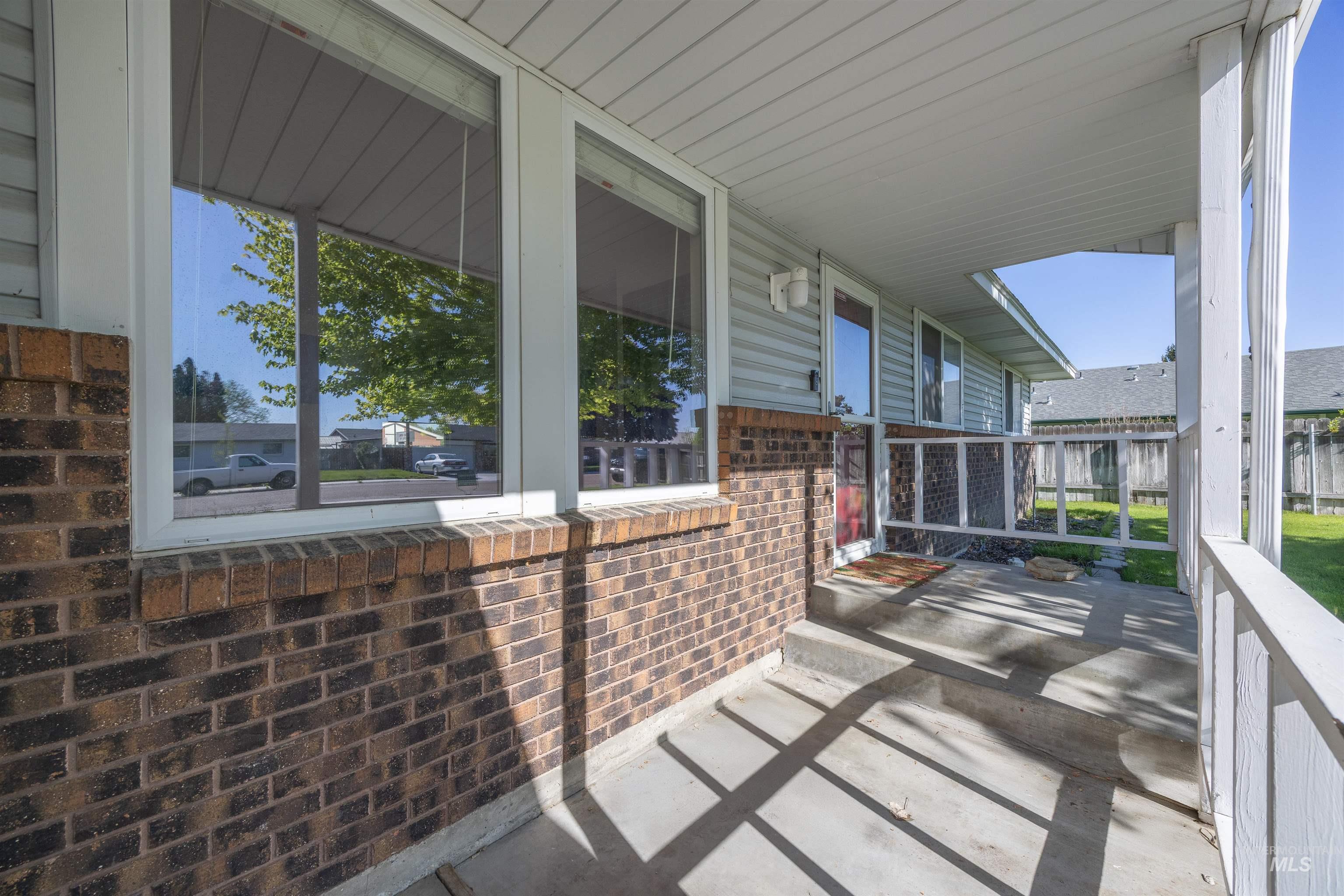 55 S Inverness Dr Property Photo 2