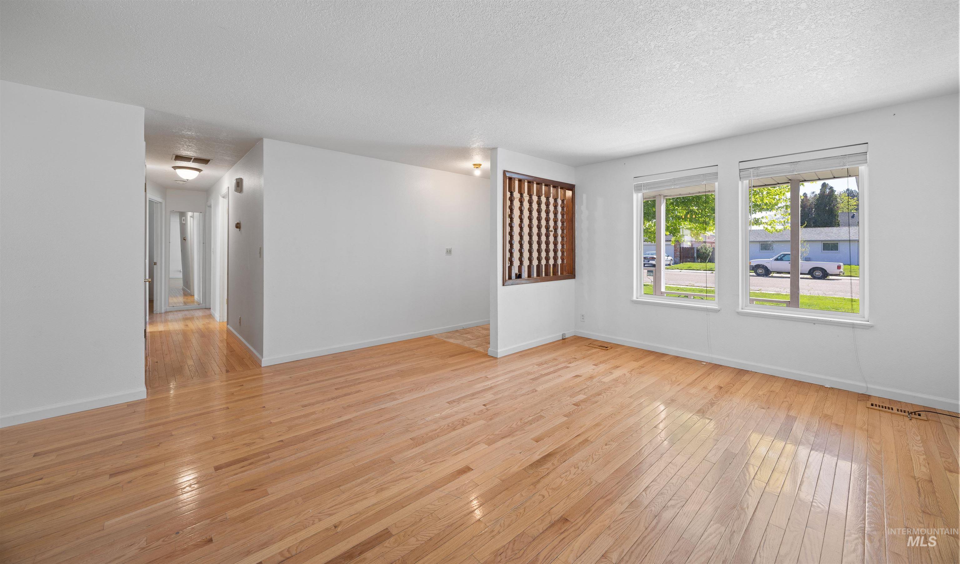 55 S Inverness Dr Property Photo 5