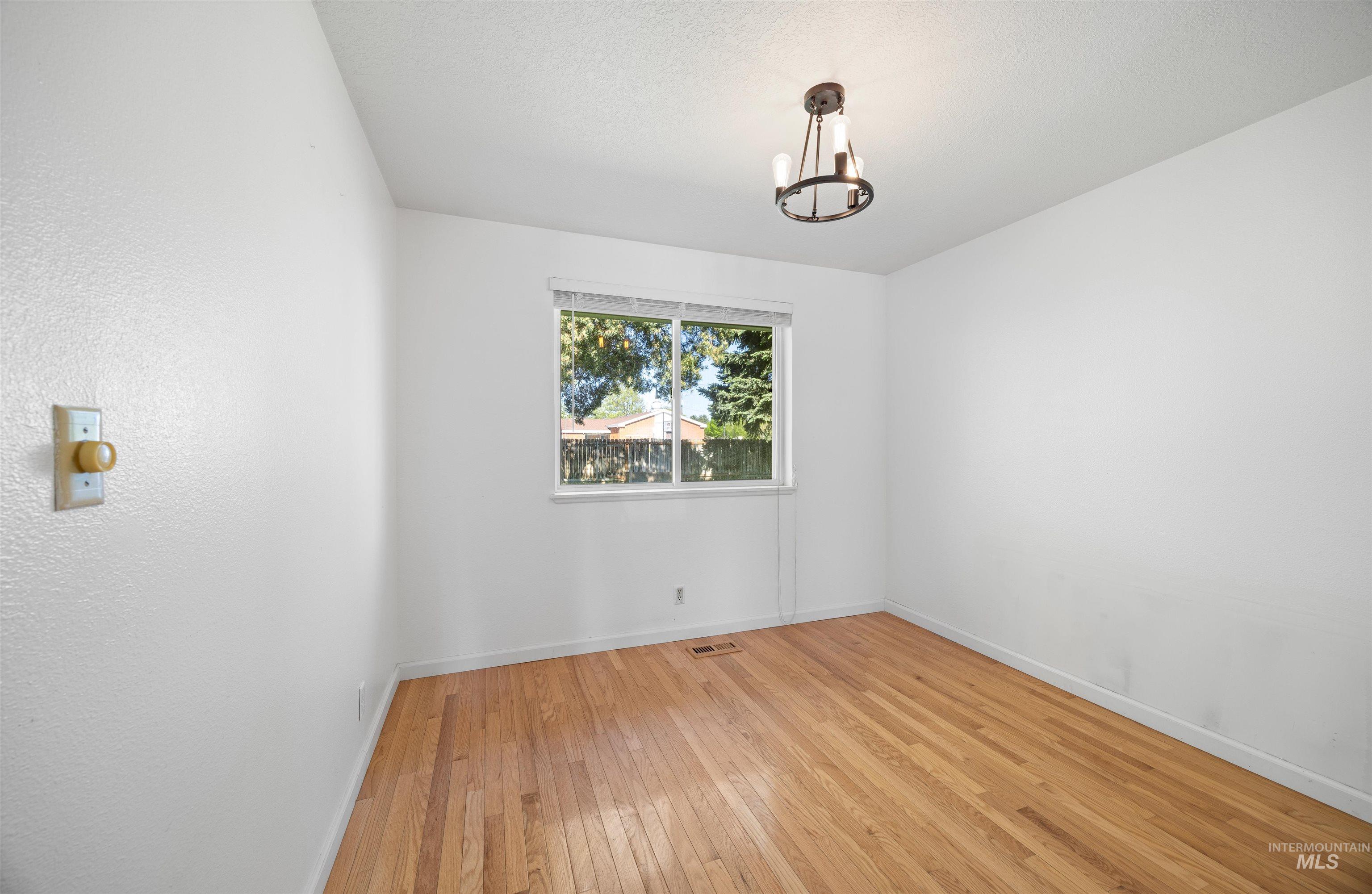 55 S Inverness Dr Property Photo 6