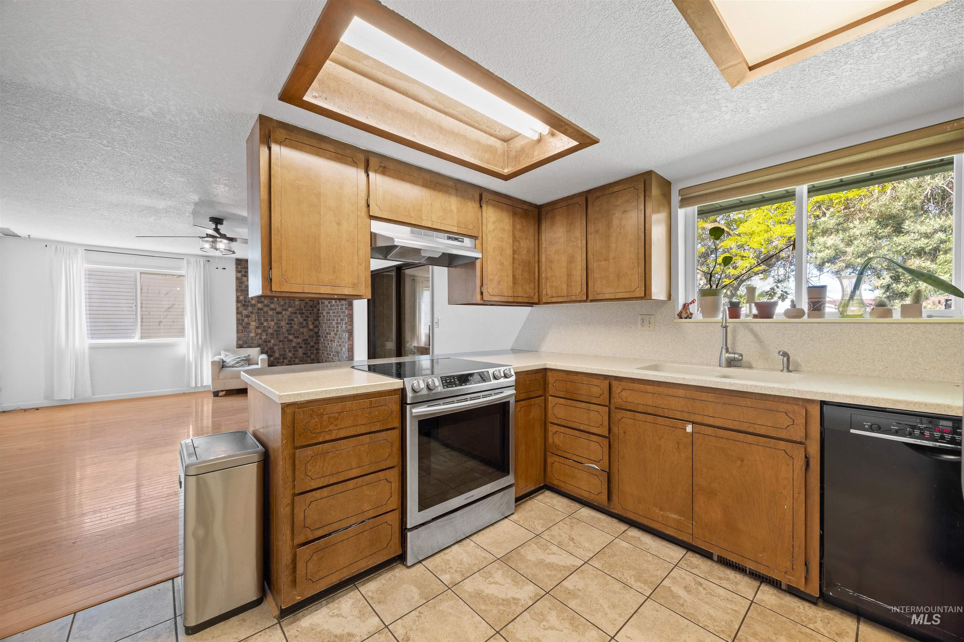 55 S Inverness Dr Property Photo 7