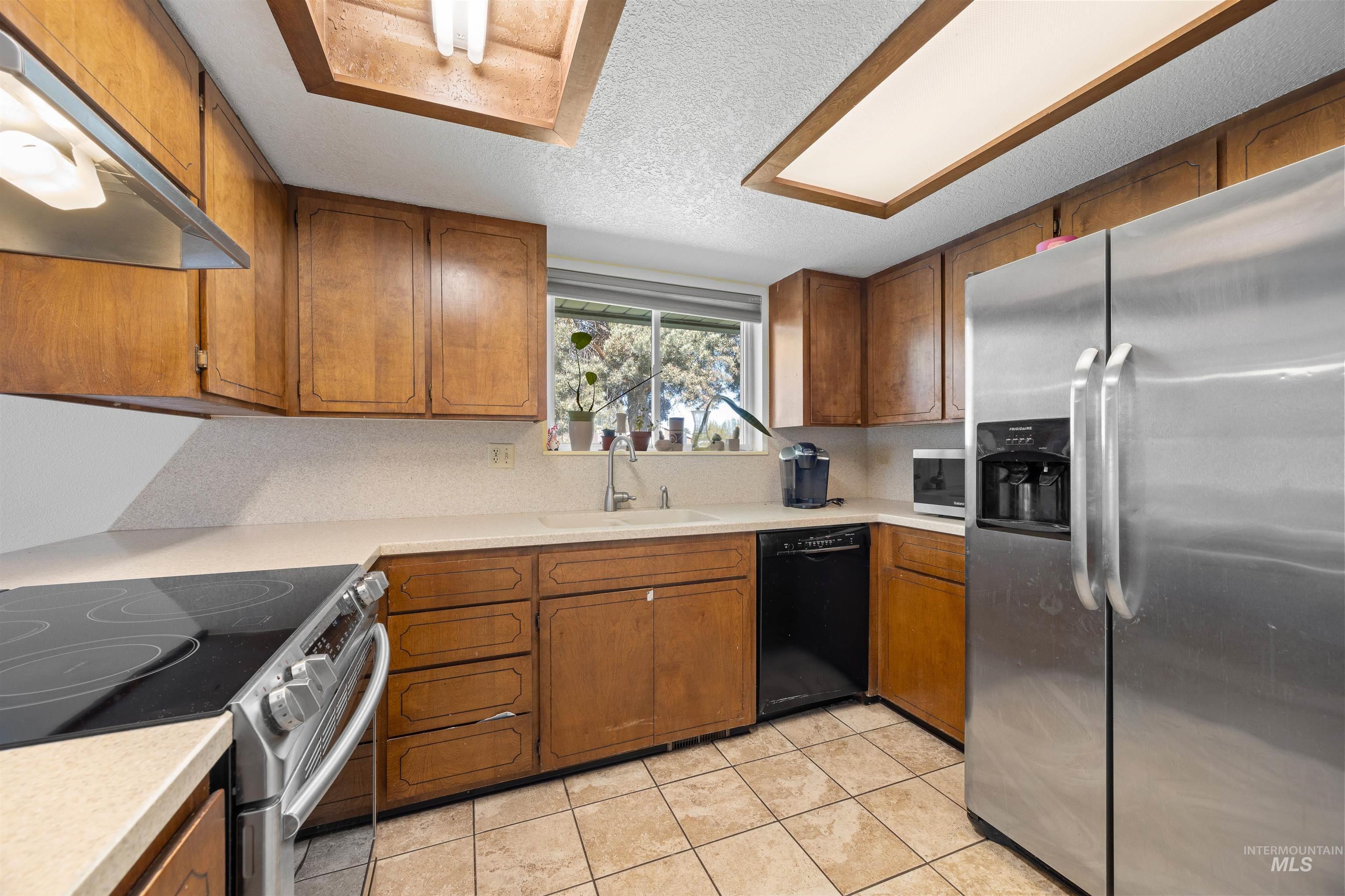 55 S Inverness Dr Property Photo 9