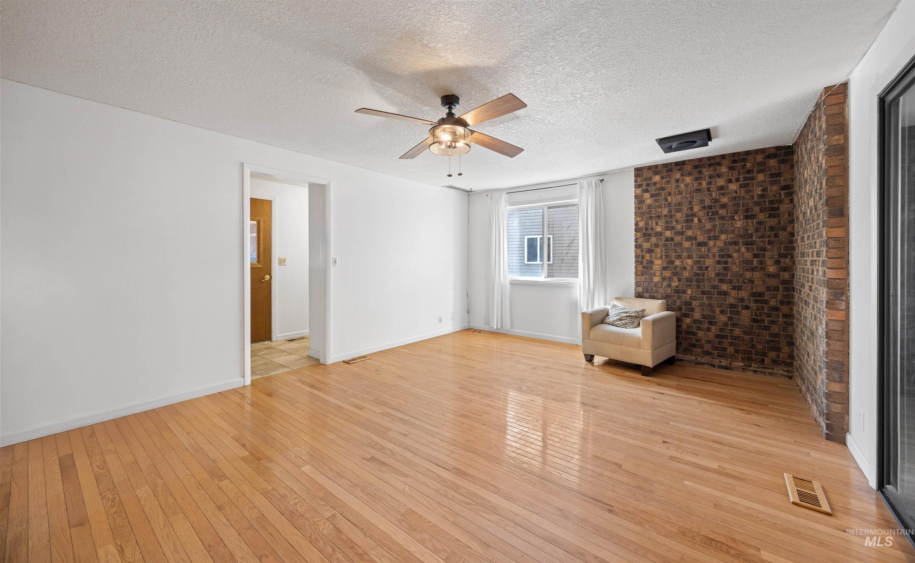 55 S Inverness Dr Property Photo 10