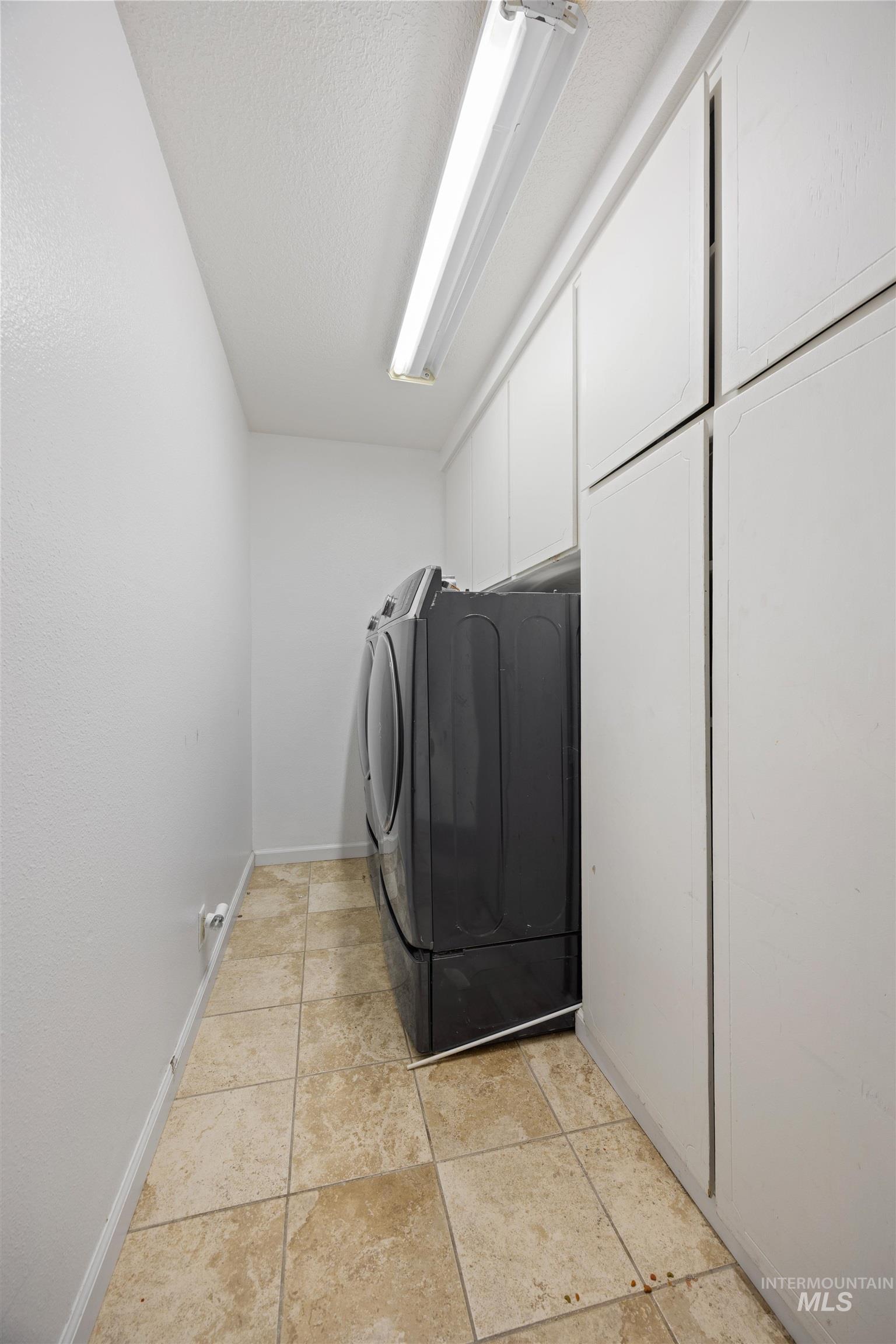 55 S Inverness Dr Property Photo 11