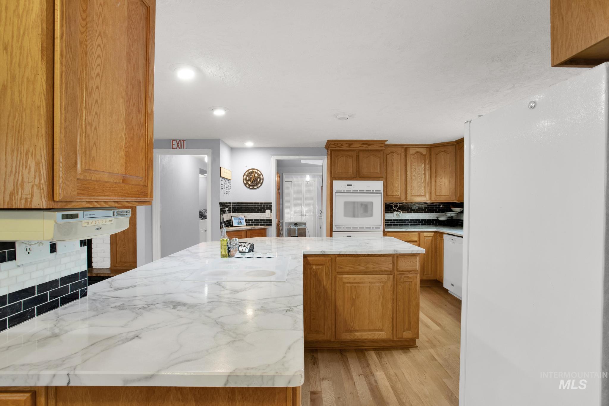 2523 S Kimball Property Photo 6