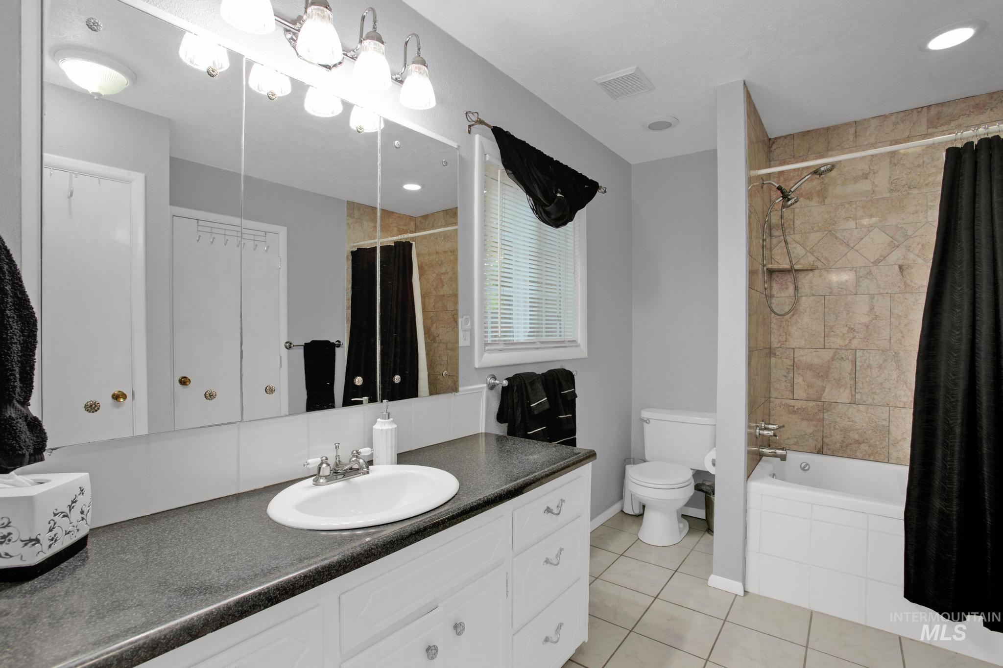 2523 S Kimball Property Photo 10