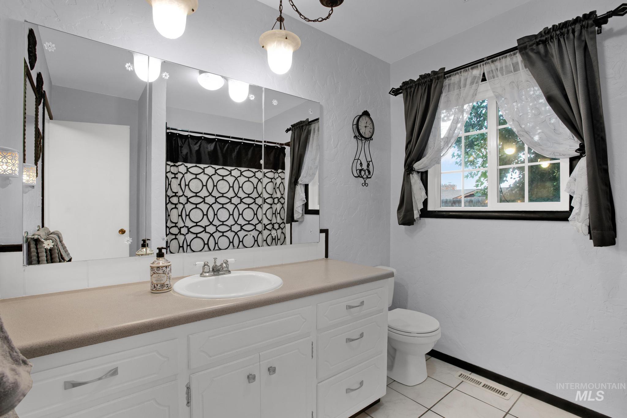 2523 S Kimball Property Photo 11