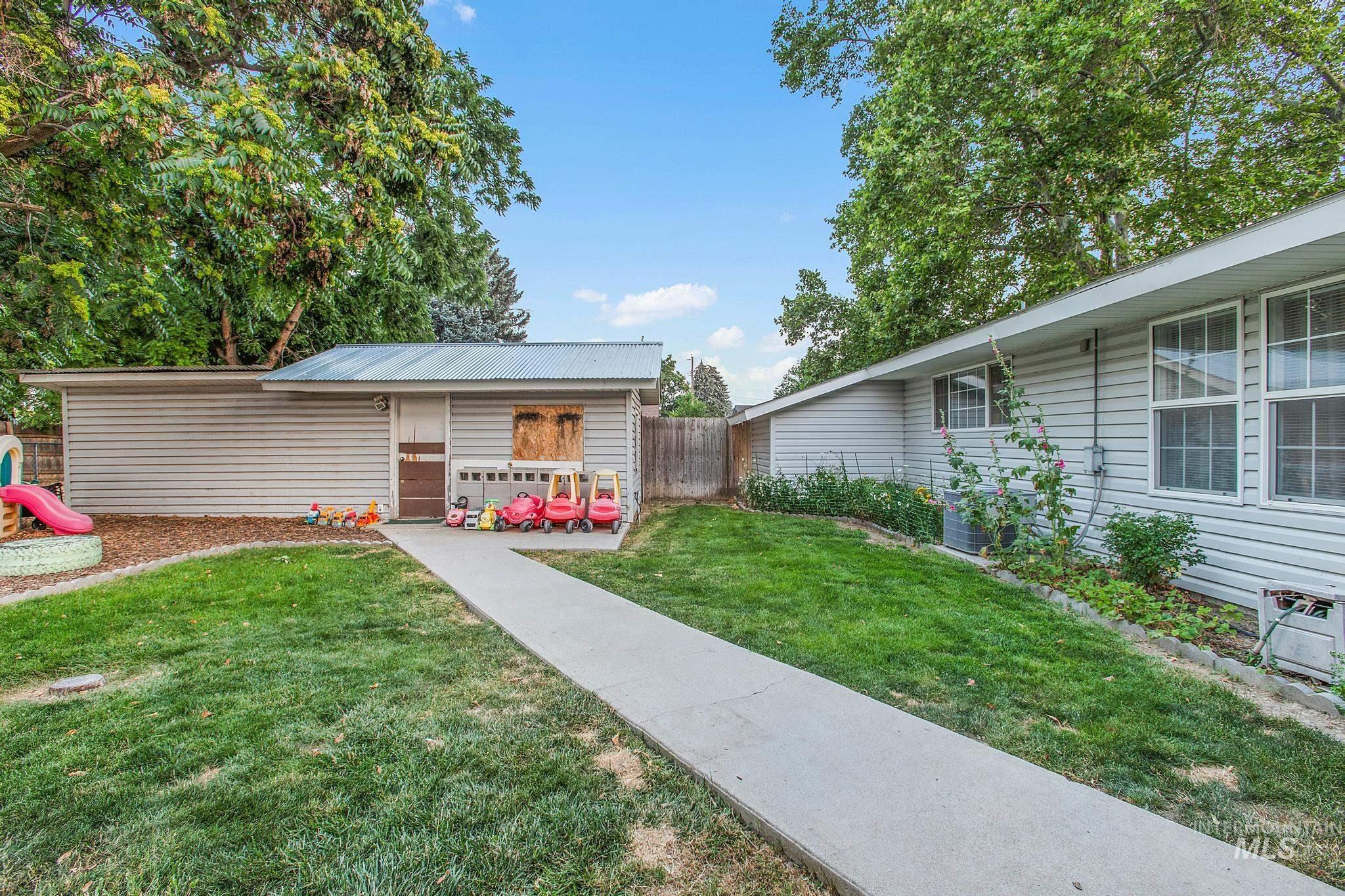 2523 S Kimball Property Photo 14