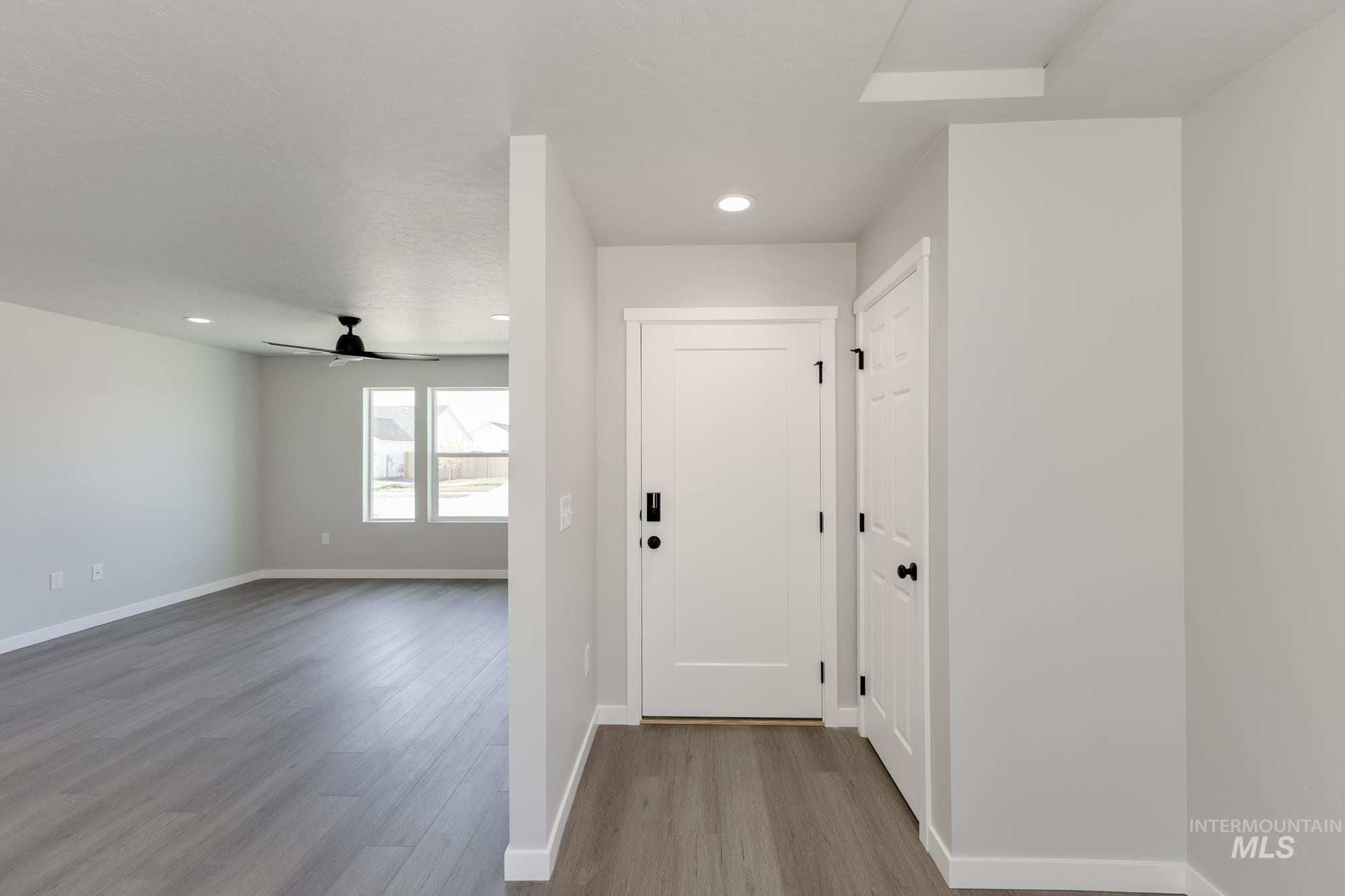 1402 Silver Valley Ct Property Photo 2