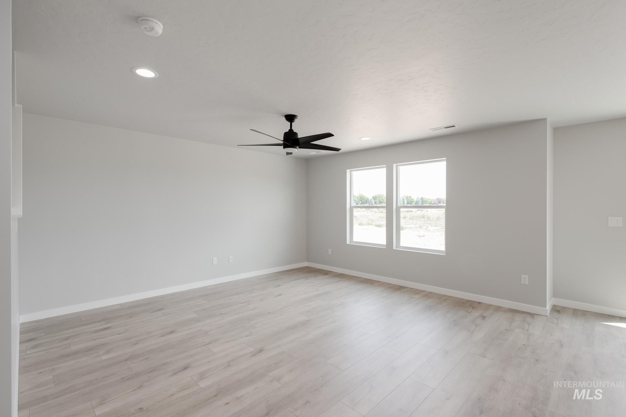 1500 N Coltsfoot Ave Property Photo 10