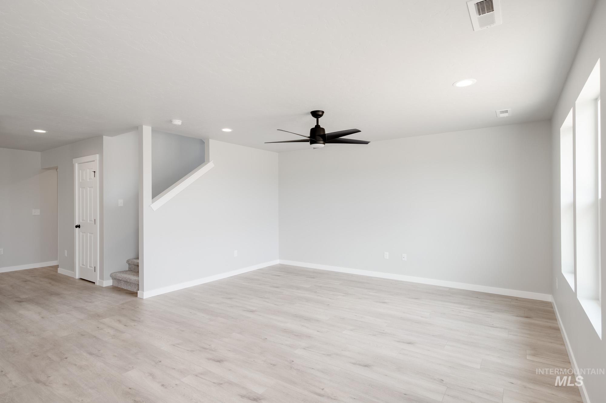 1500 N Coltsfoot Ave Property Photo 12
