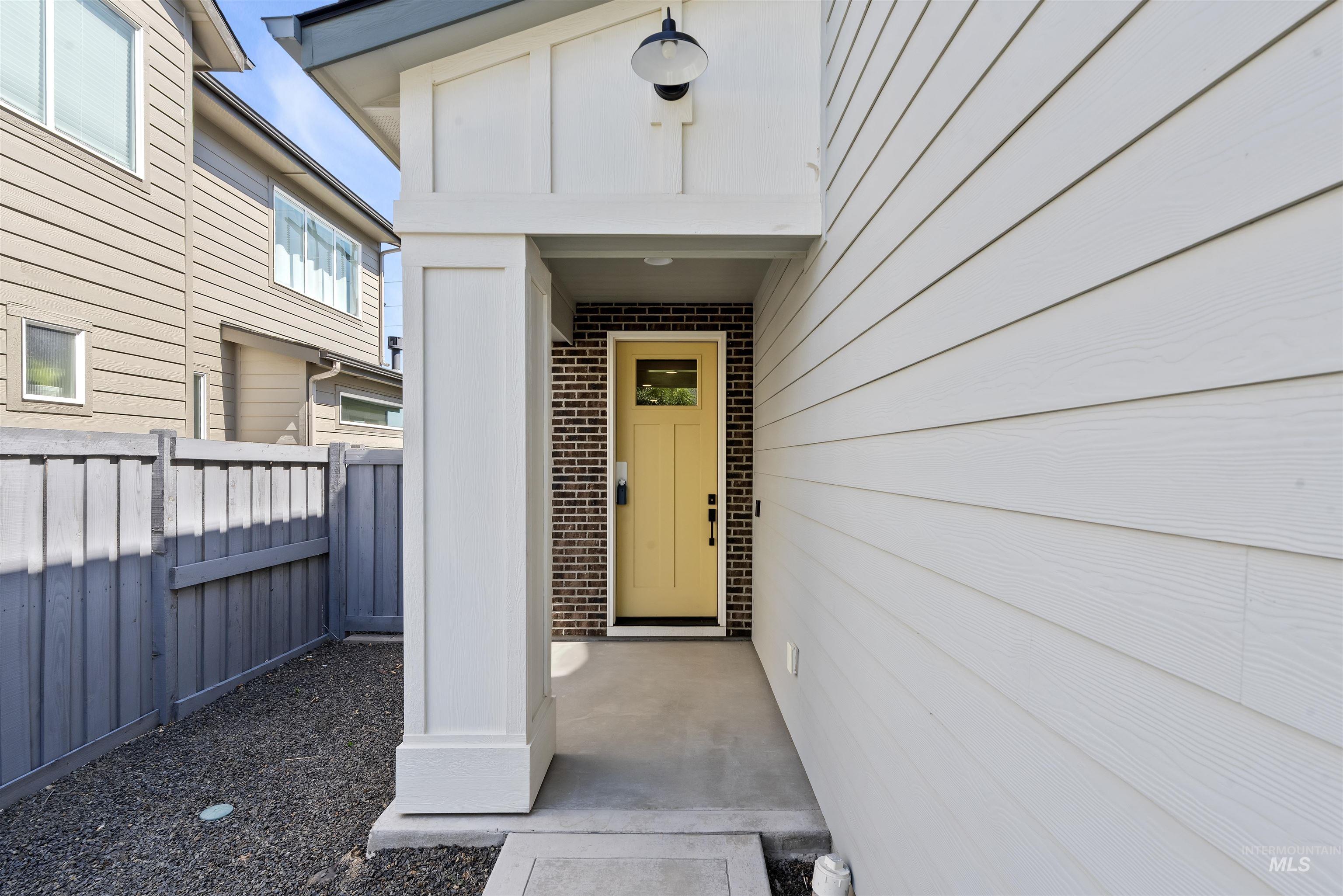 10110 Irongate Dr Property Photo 3