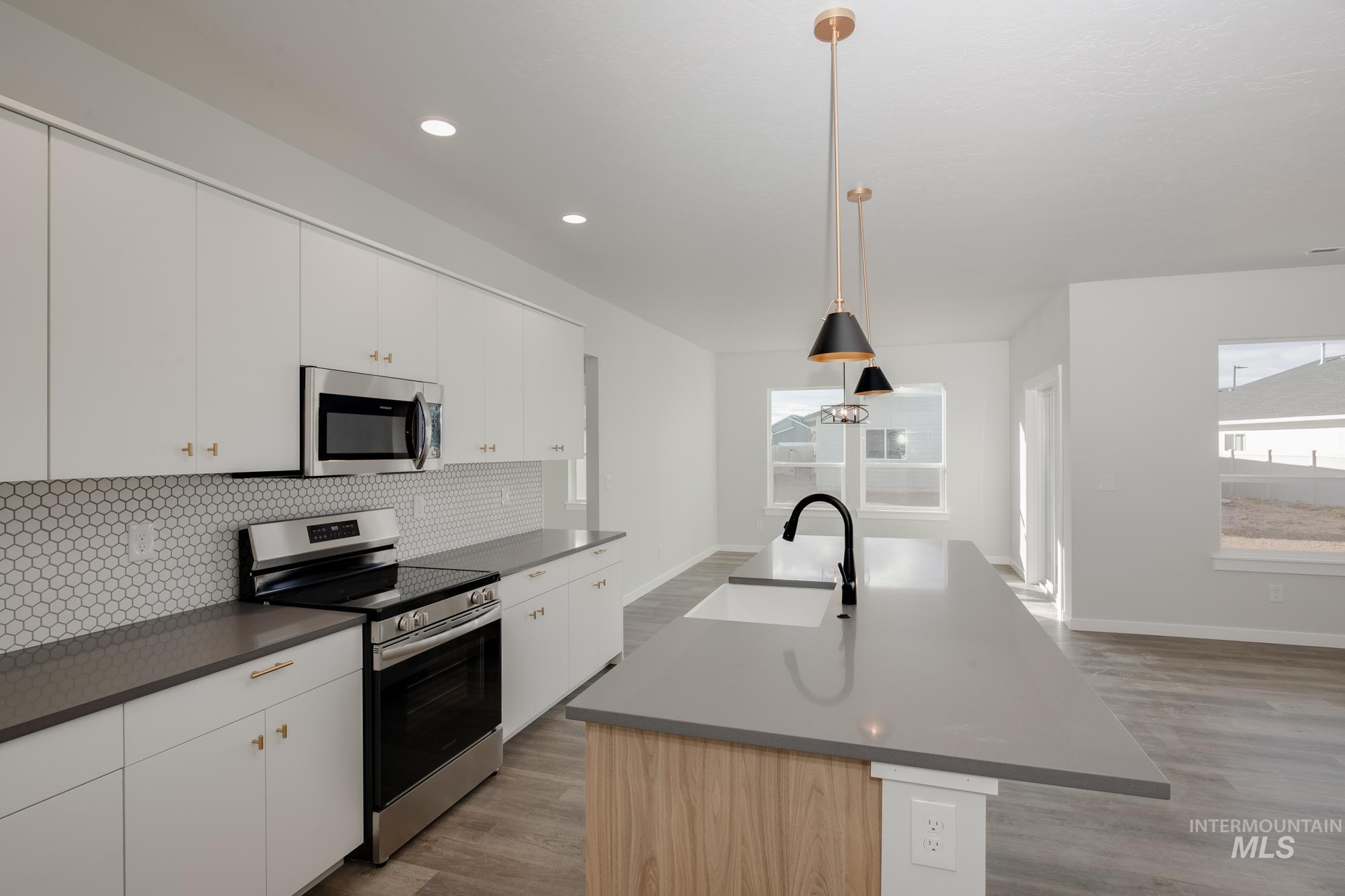 13694 Oliver Street Property Photo 5