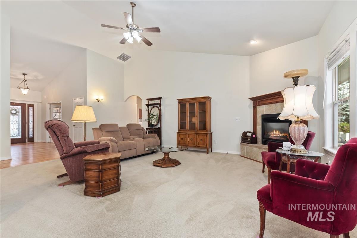 2308 E Chimere Dr Property Photo 4
