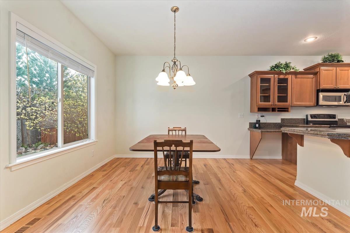 2308 E Chimere Dr Property Photo 8