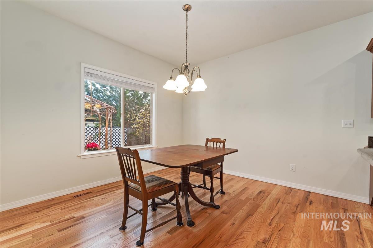 2308 E Chimere Dr Property Photo 9