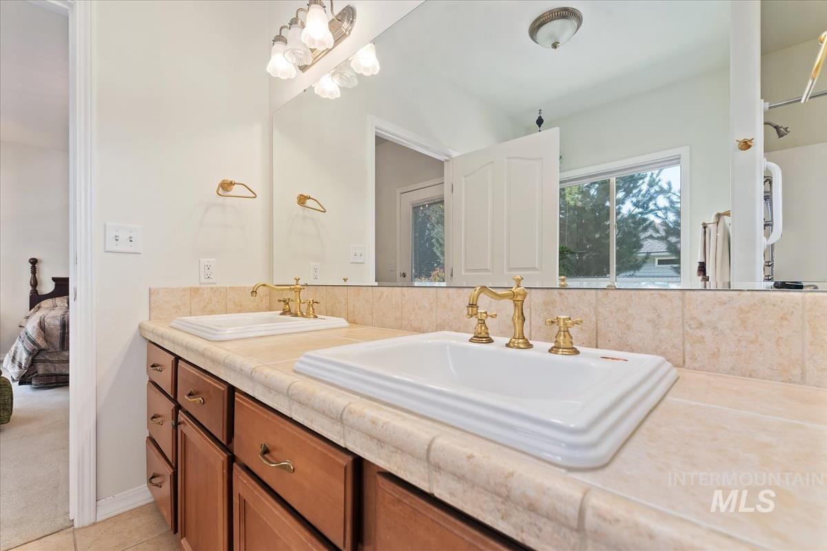 2308 E Chimere Dr Property Photo 28