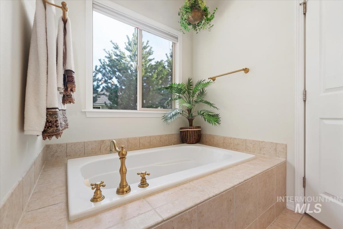 2308 E Chimere Dr Property Photo 30