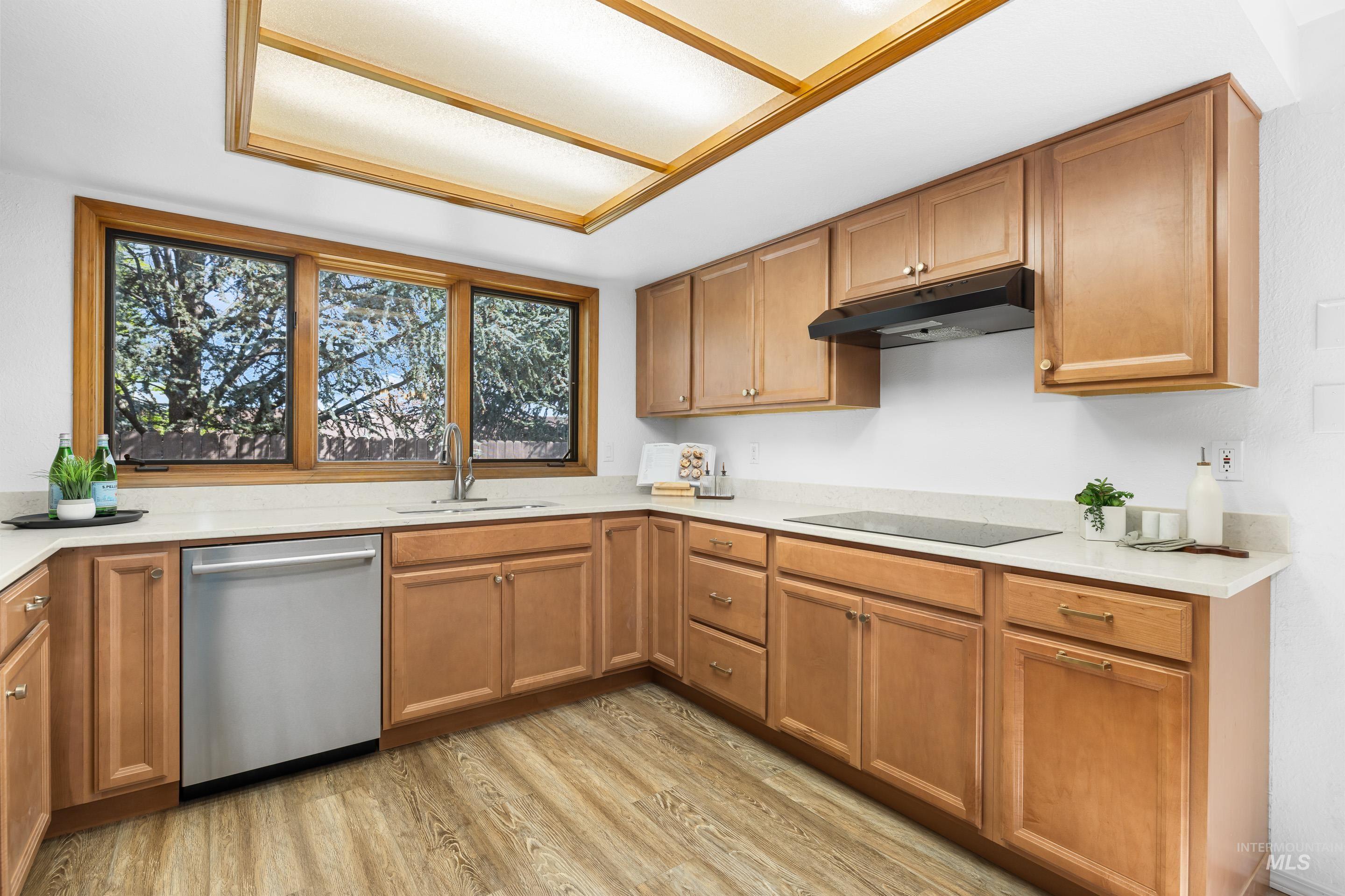 107 S Oakhurst Way Property Photo 10