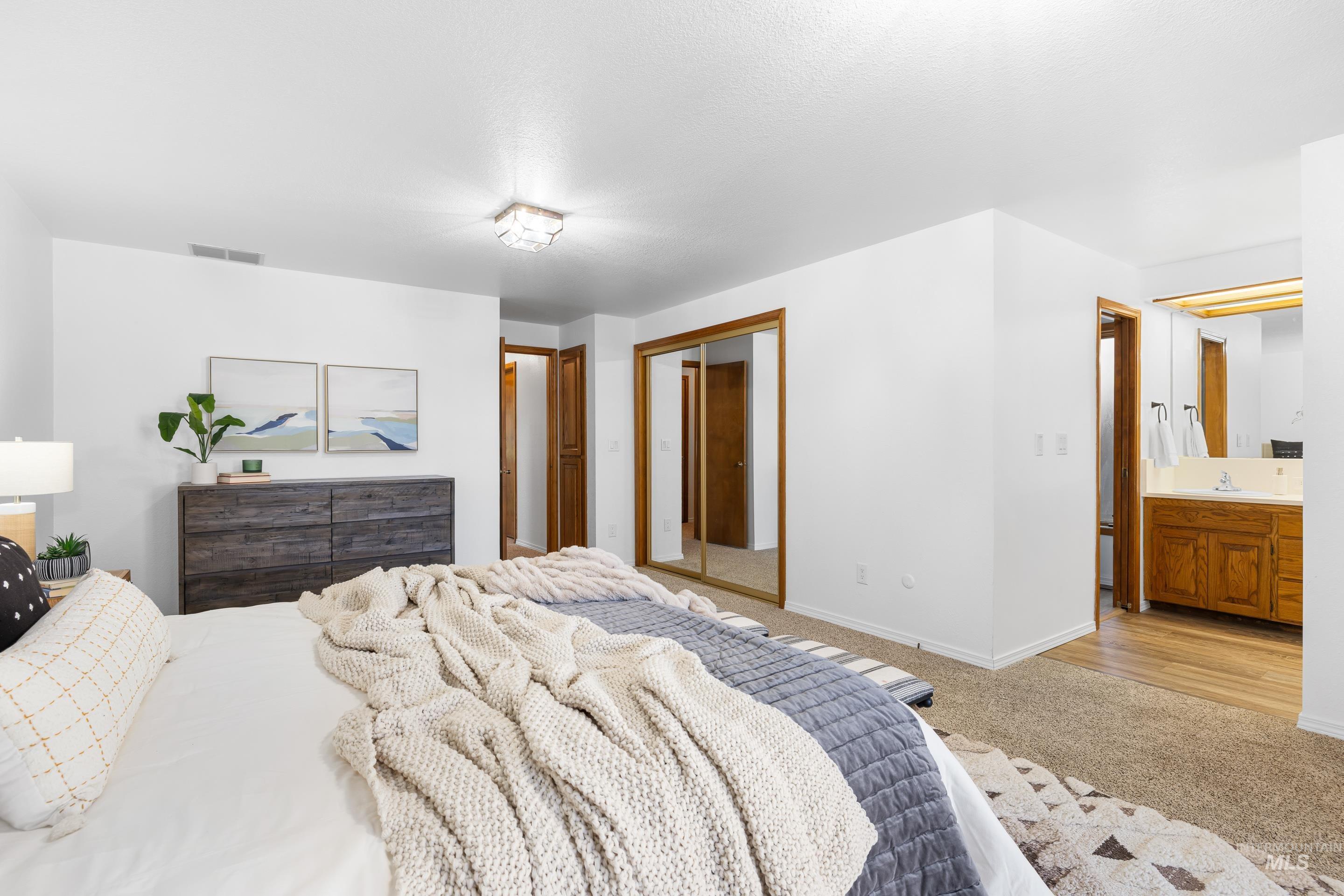 107 S Oakhurst Way Property Photo 19