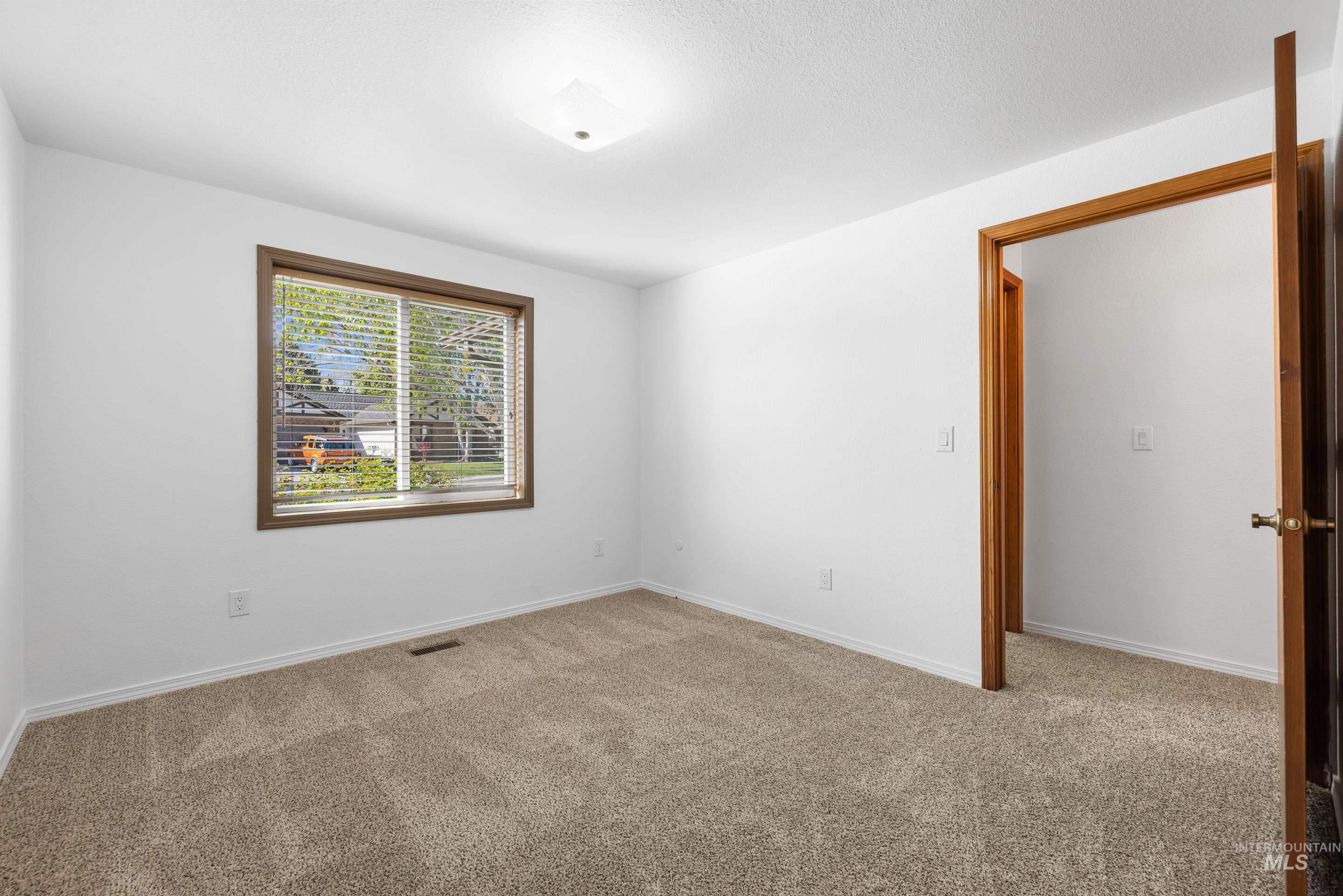 107 S Oakhurst Way Property Photo 22