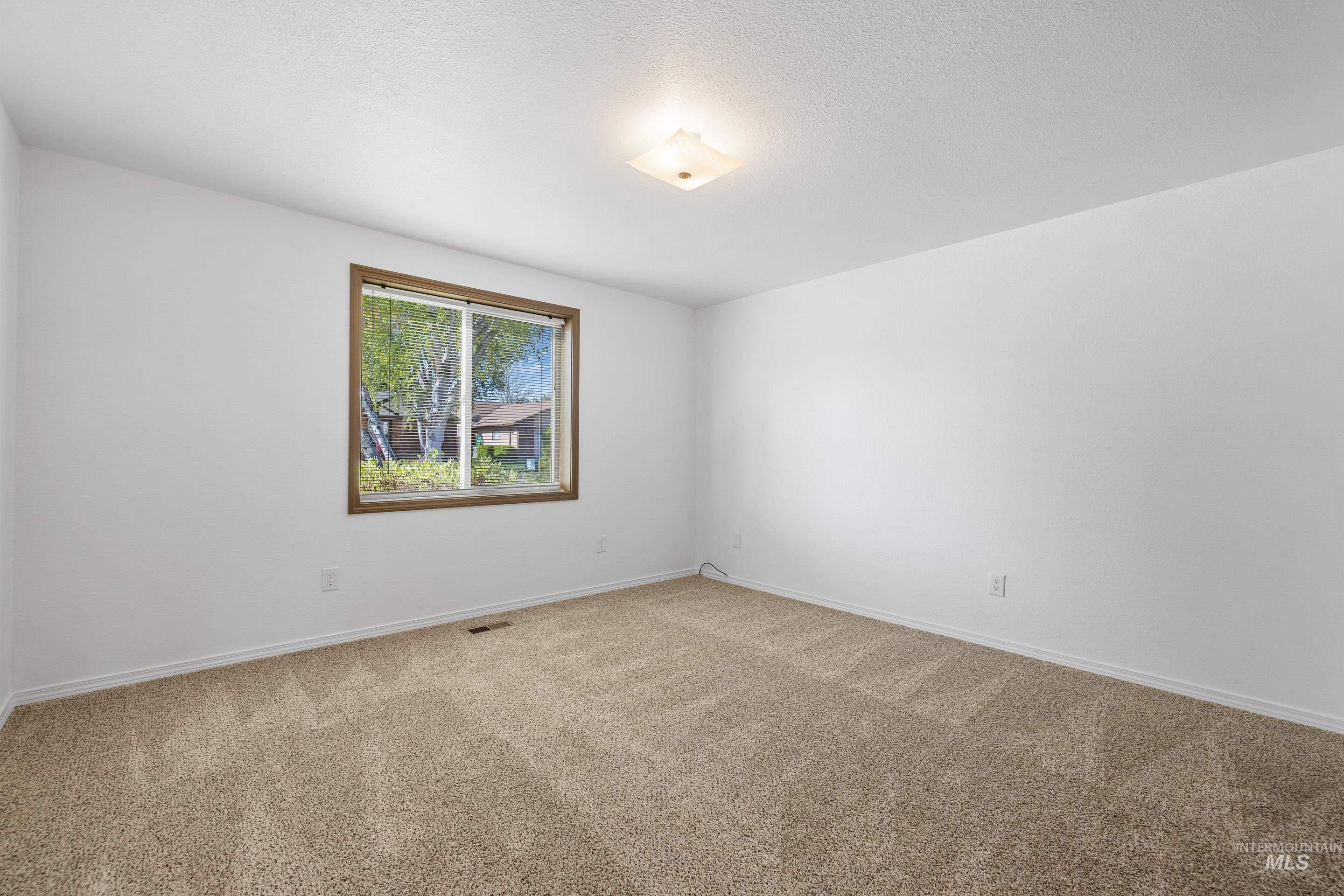 107 S Oakhurst Way Property Photo 23
