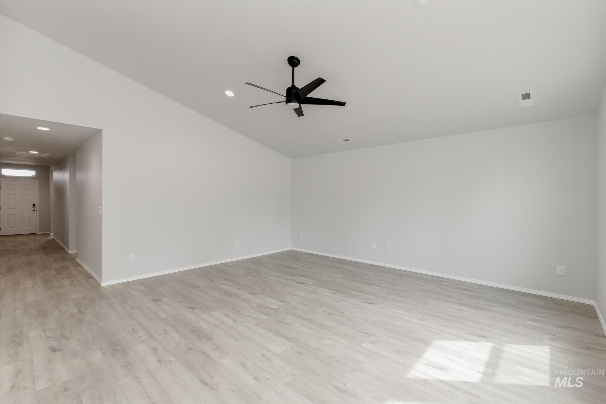 16315 Grade Ave Property Photo 9